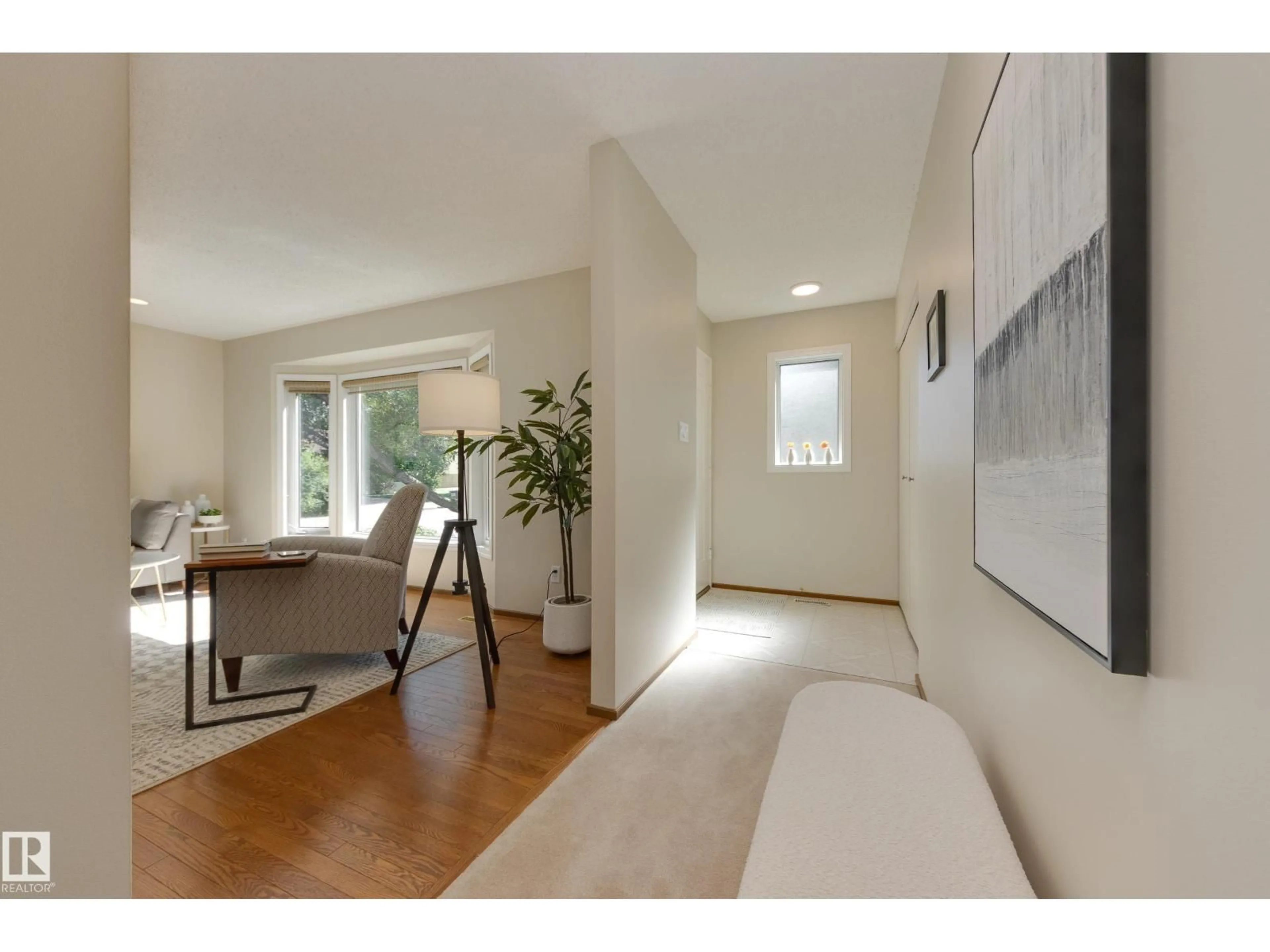 Indoor entryway for 4904 11 AV, Edmonton Alberta T6L5W8