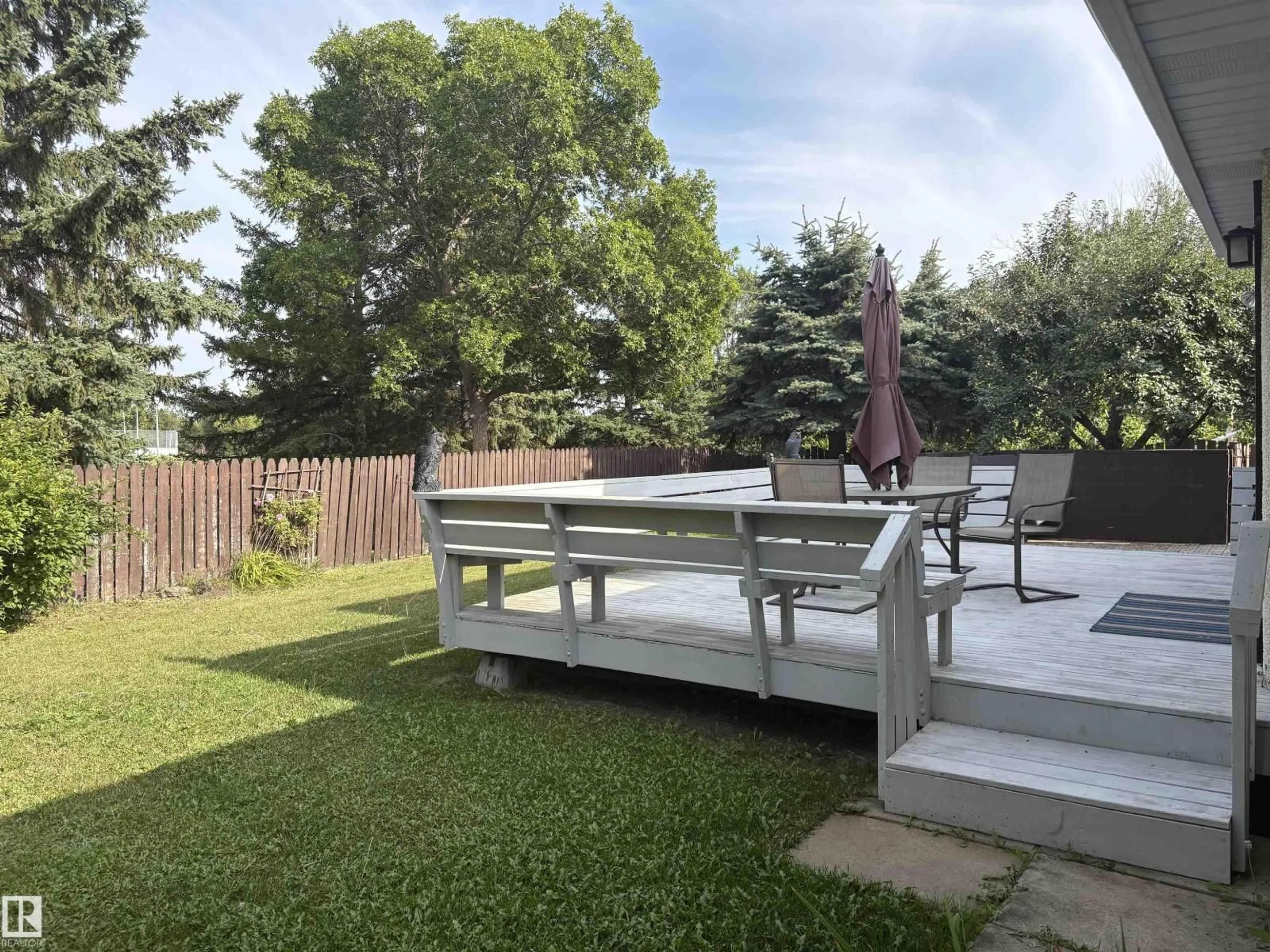Patio, unknown for 4027 74 ST, Edmonton Alberta T6K0W7