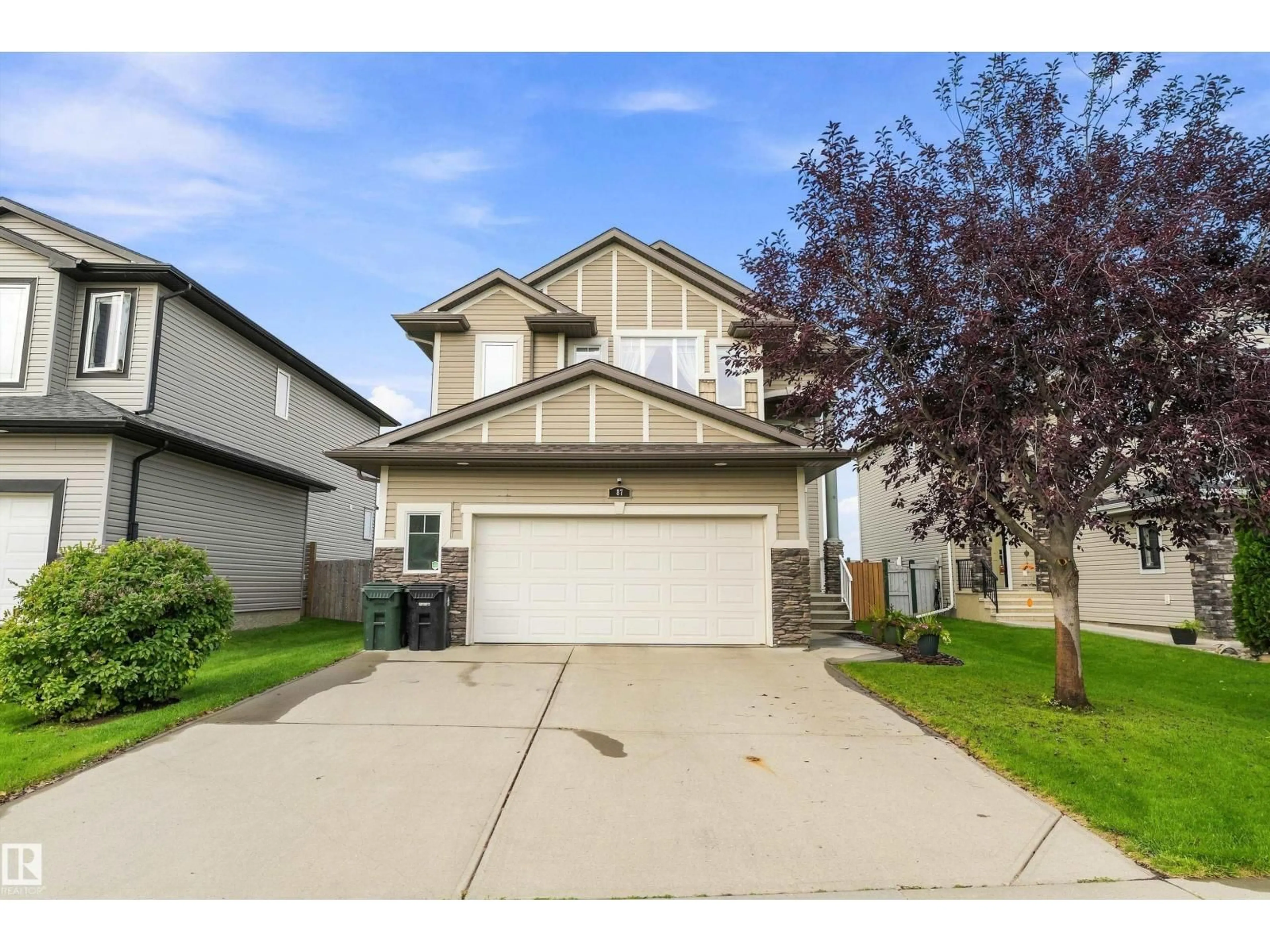 Home with vinyl exterior material, street for 87 LAMPLIGHT DR, Spruce Grove Alberta T7X0G8