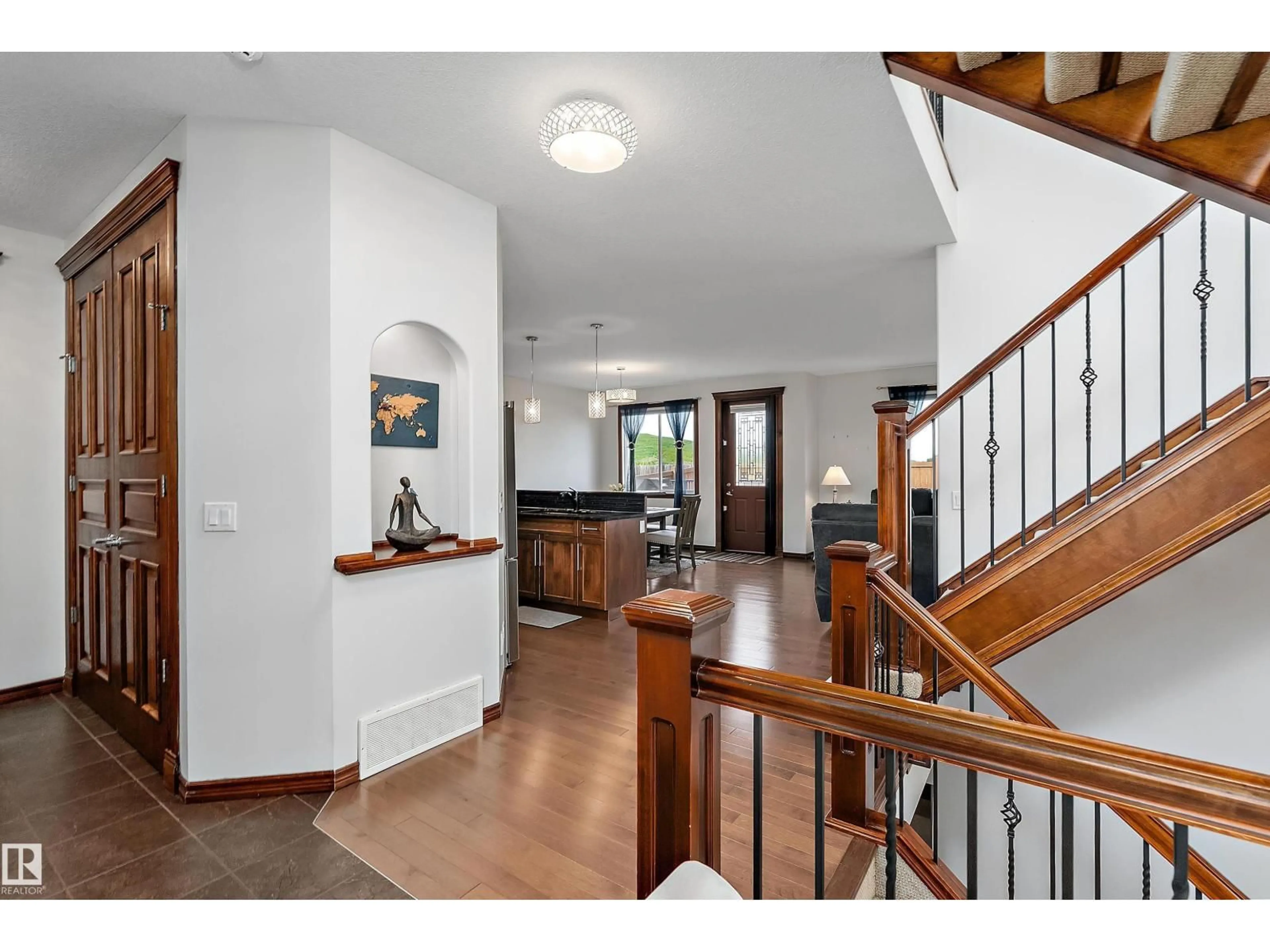 Indoor foyer for 87 LAMPLIGHT DR, Spruce Grove Alberta T7X0G8