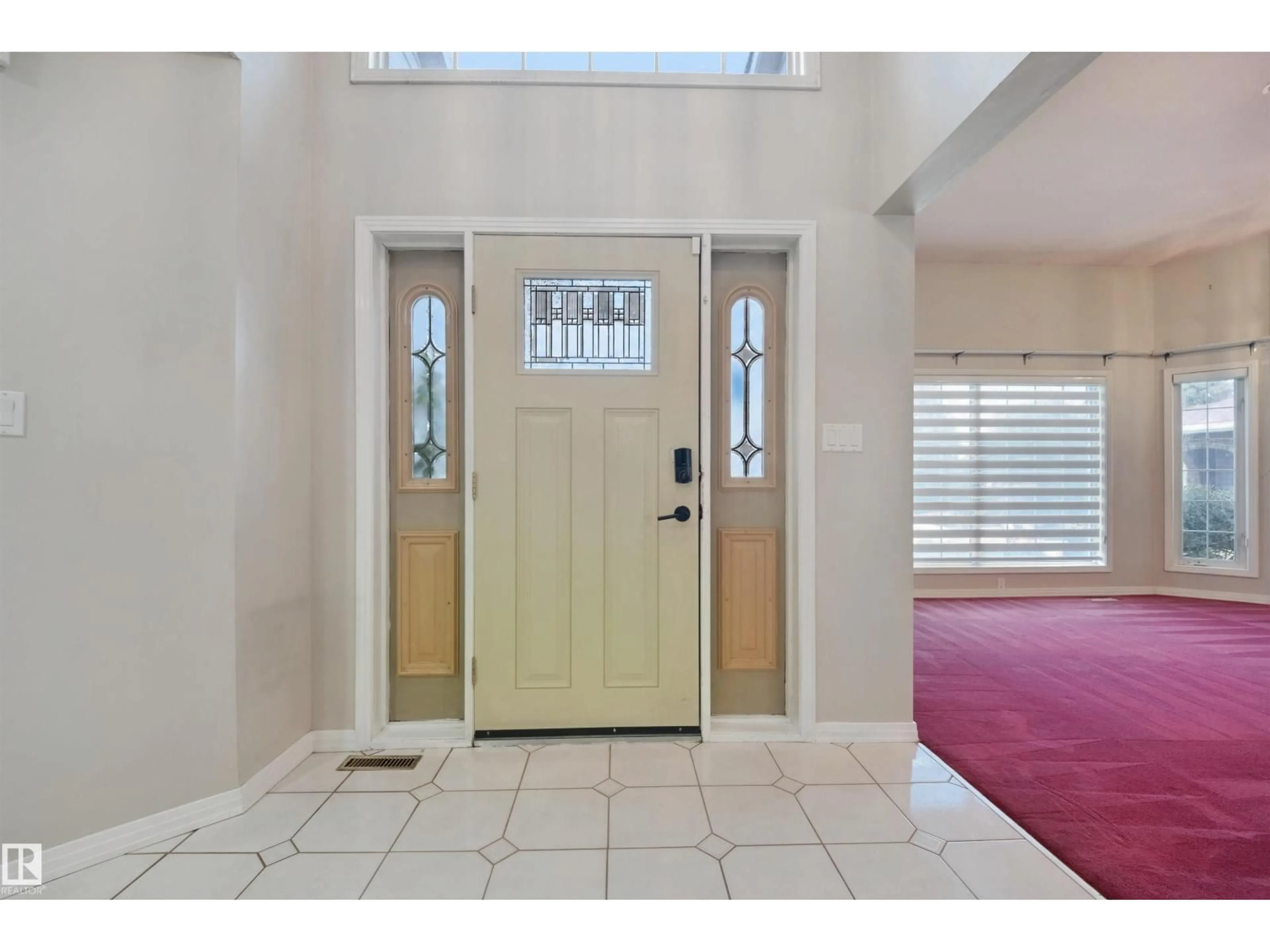 Indoor entryway for 5107 17 AV, Edmonton Alberta T6L1X6
