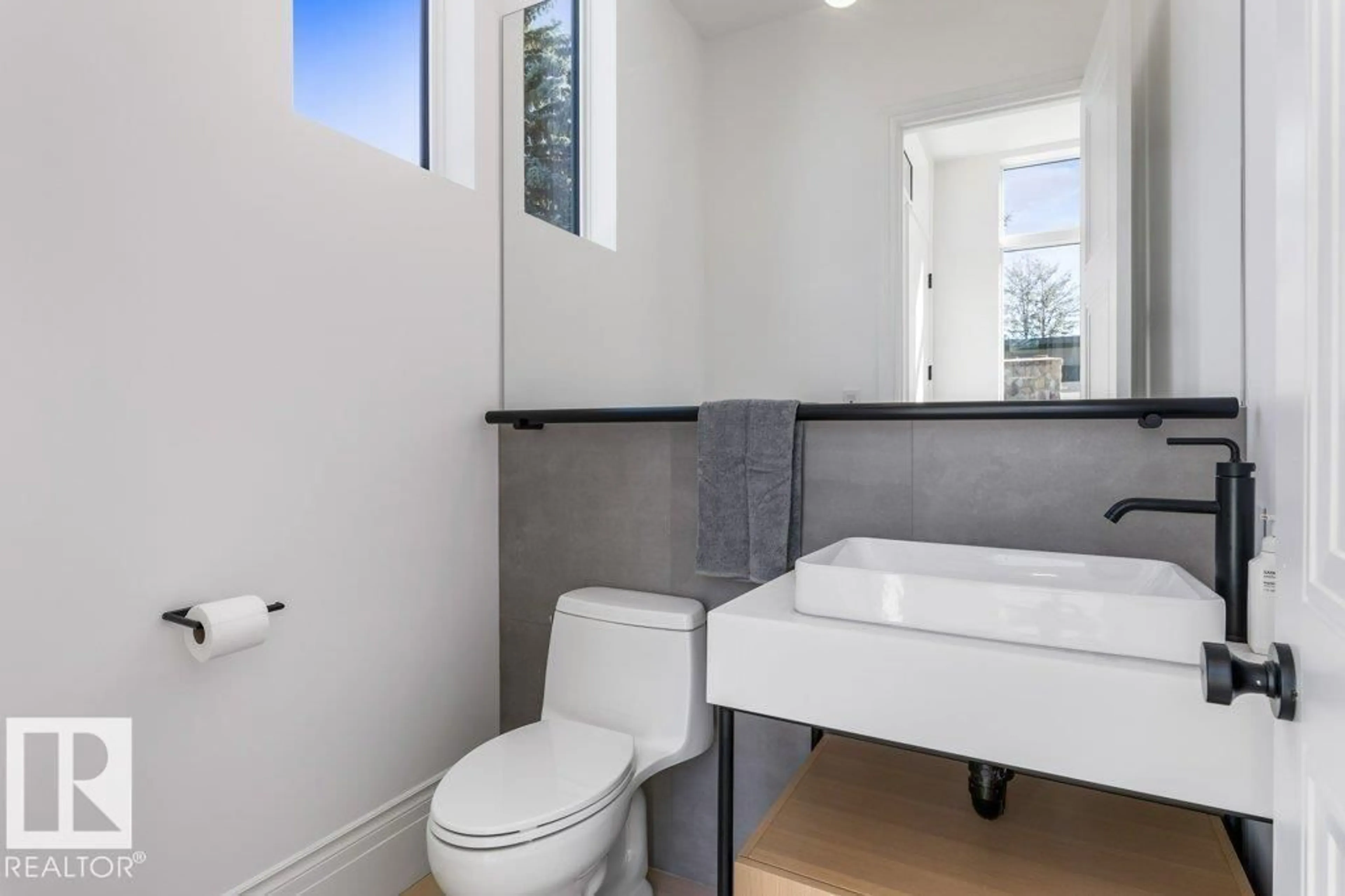 Standard bathroom, ceramic/tile floor for 12 GRESHAM BV, St. Albert Alberta T8N1A9