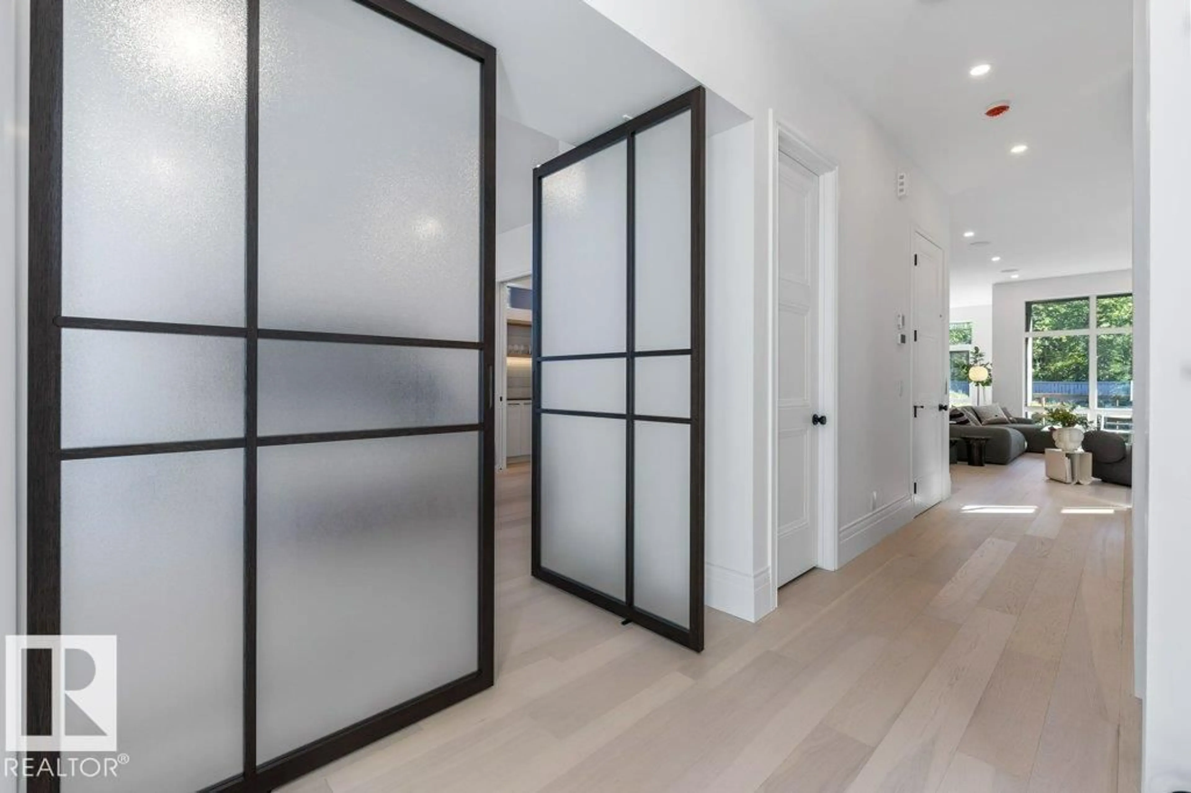 Indoor entryway for 12 GRESHAM BV, St. Albert Alberta T8N1A9
