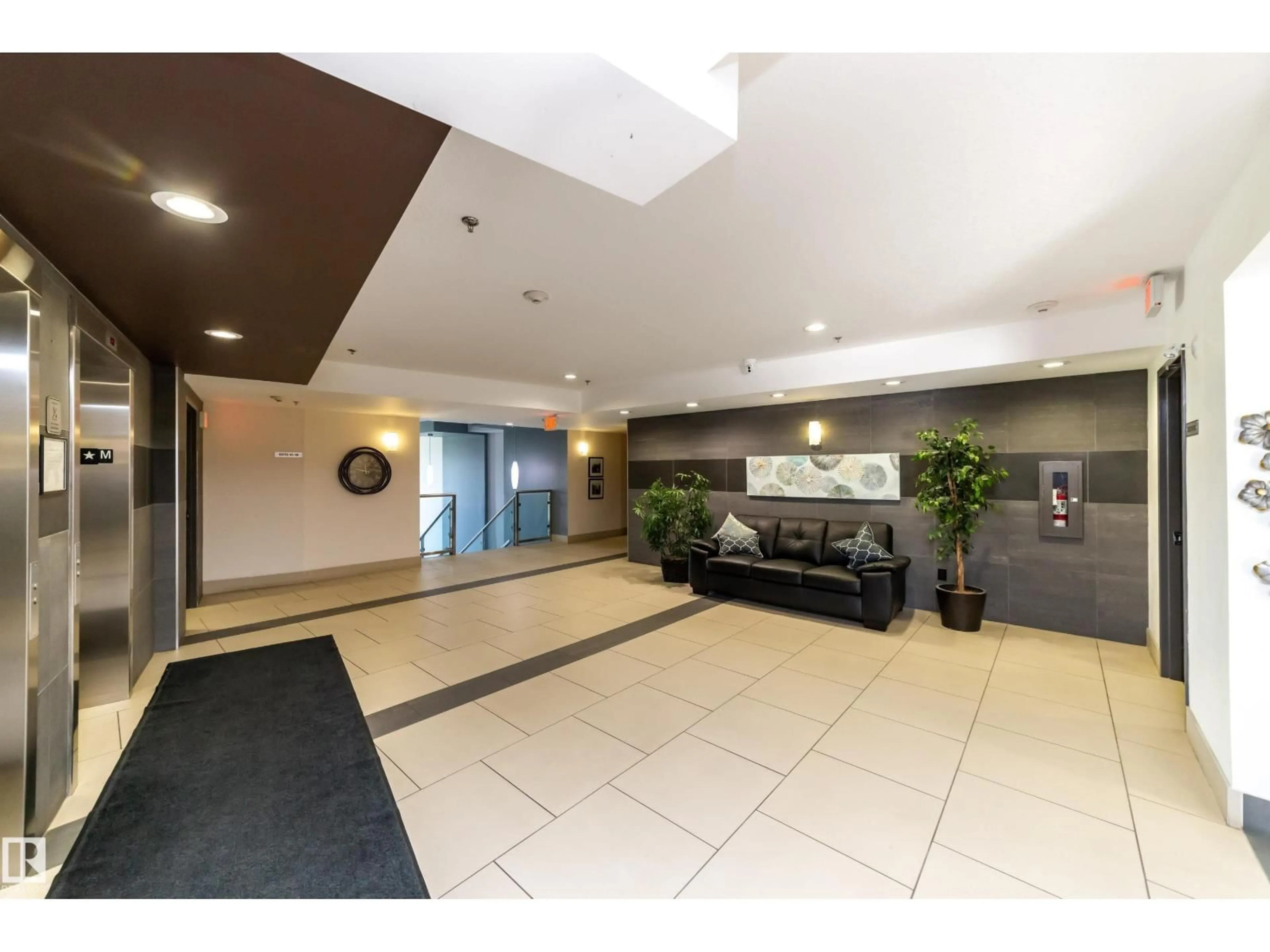Indoor foyer for 105 - 105 STURGEON RD, St. Albert Alberta T8N0E8