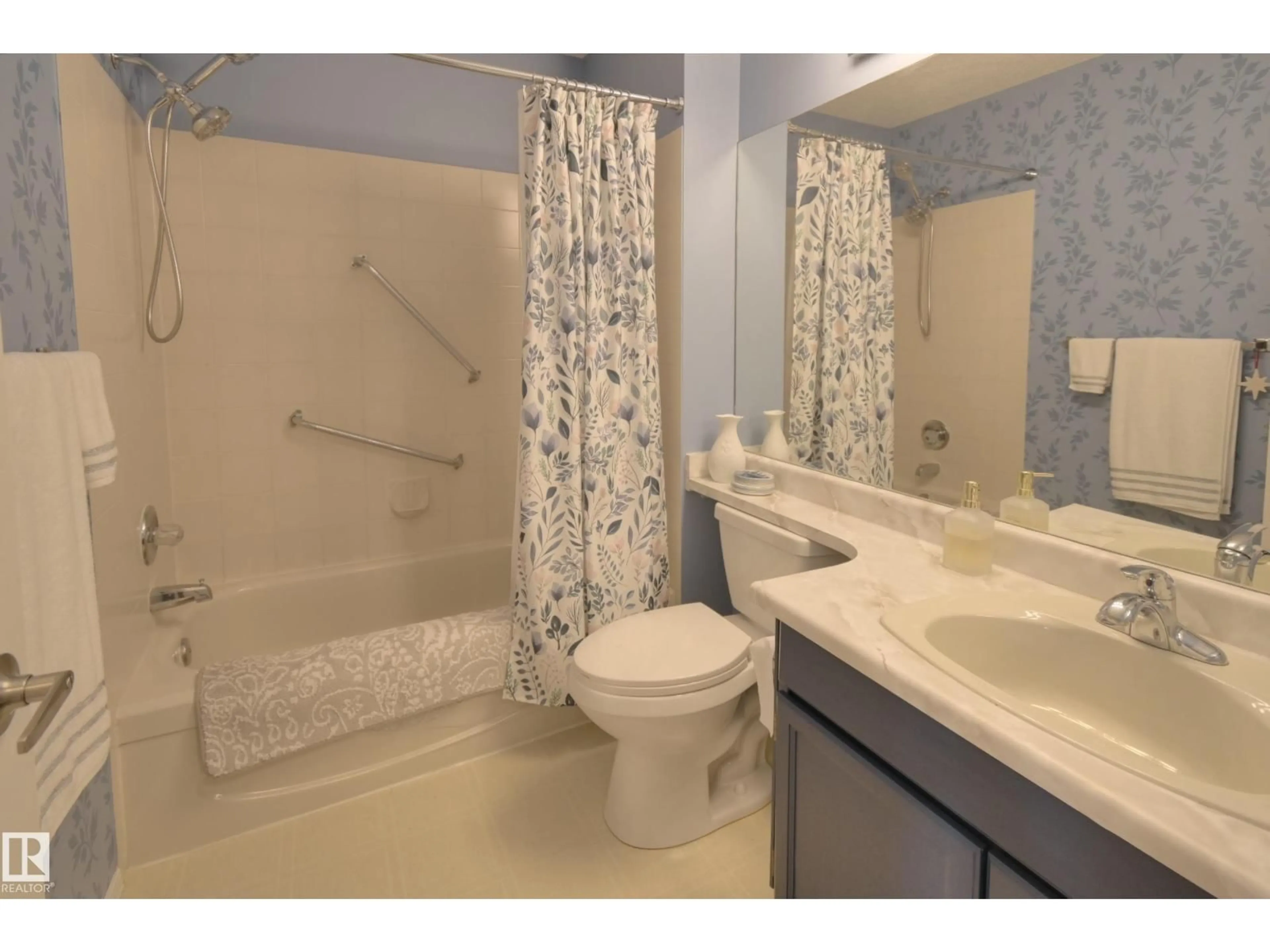 Standard bathroom, ceramic/tile floor for NW - 5751 189 ST, Edmonton Alberta T6M2G8