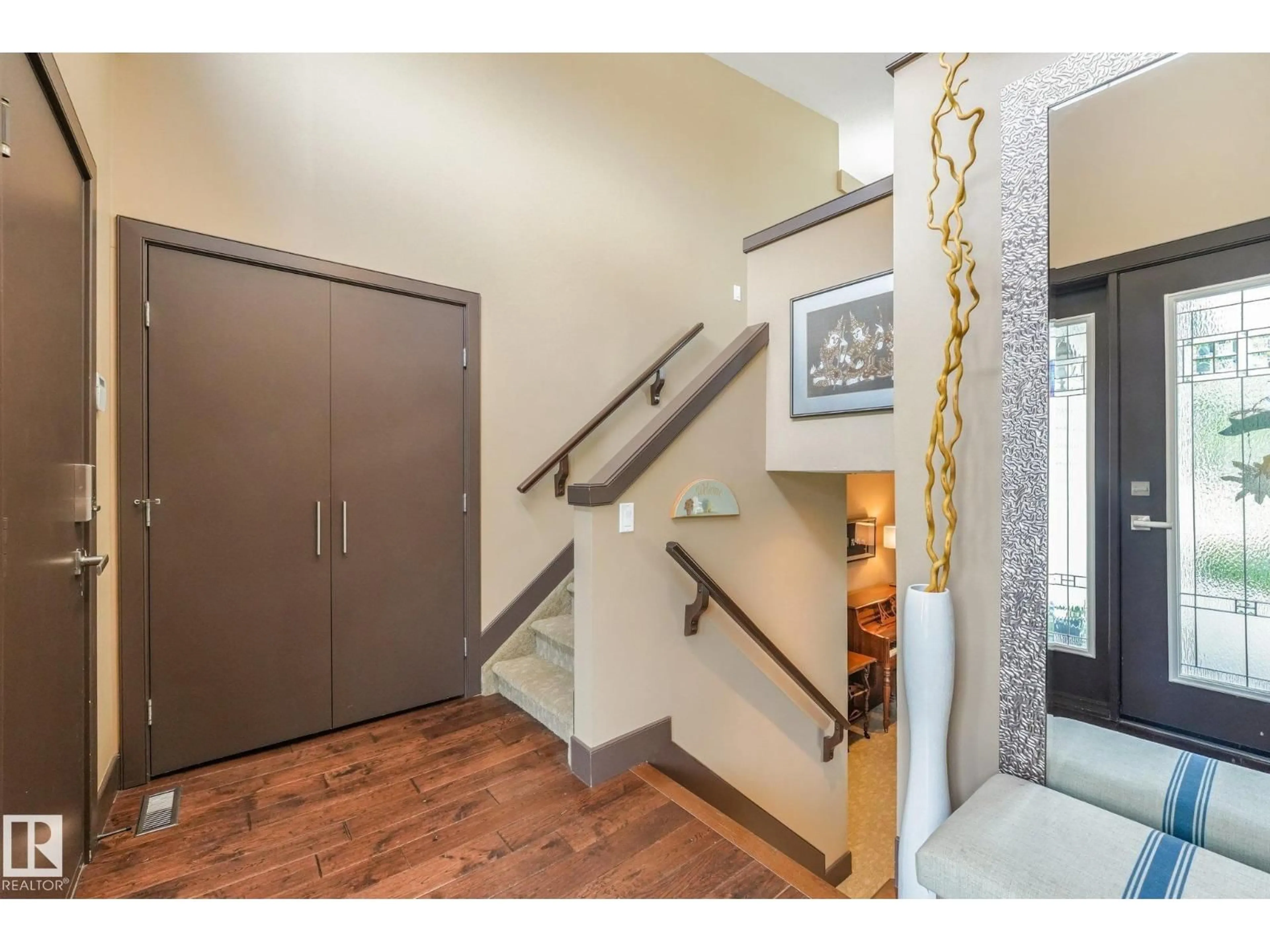 Indoor entryway for 12827 150 AV, Edmonton Alberta T6V1H1