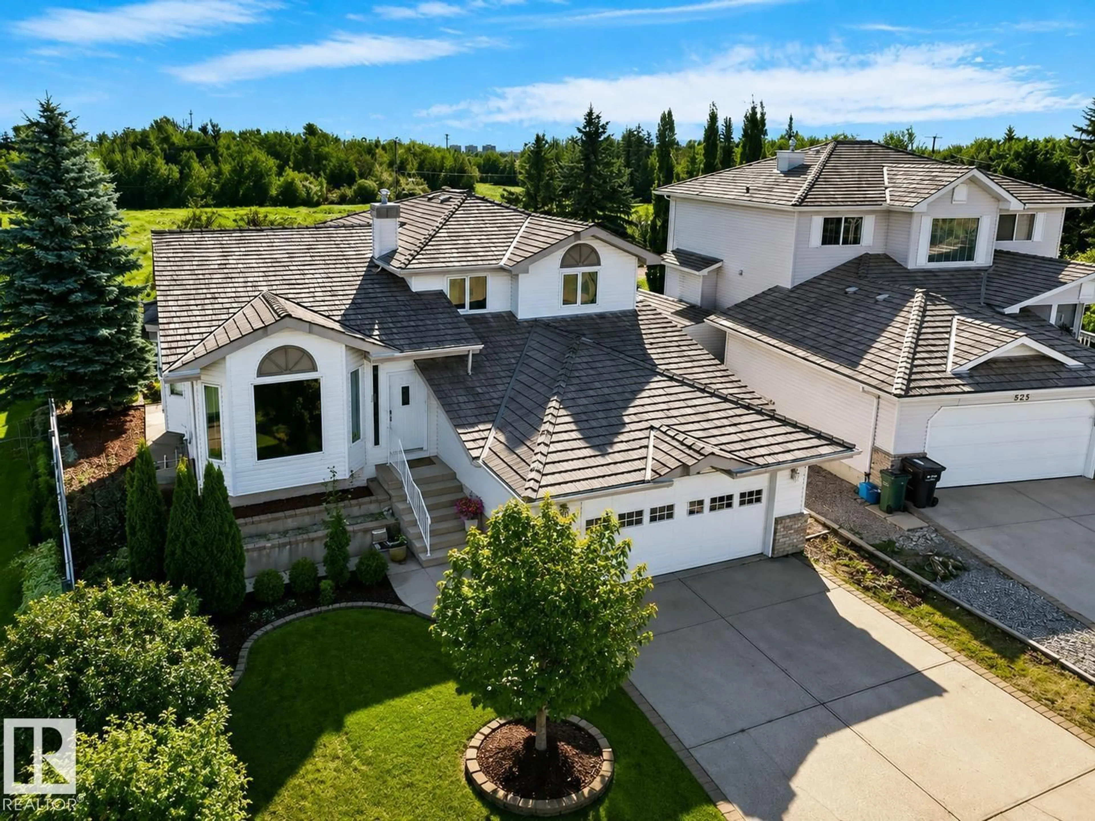 A pic from outside/outdoor area/front of a property/back of a property/a pic from drone, street for 535 PARDEE BAY, Edmonton Alberta T5T5Y9