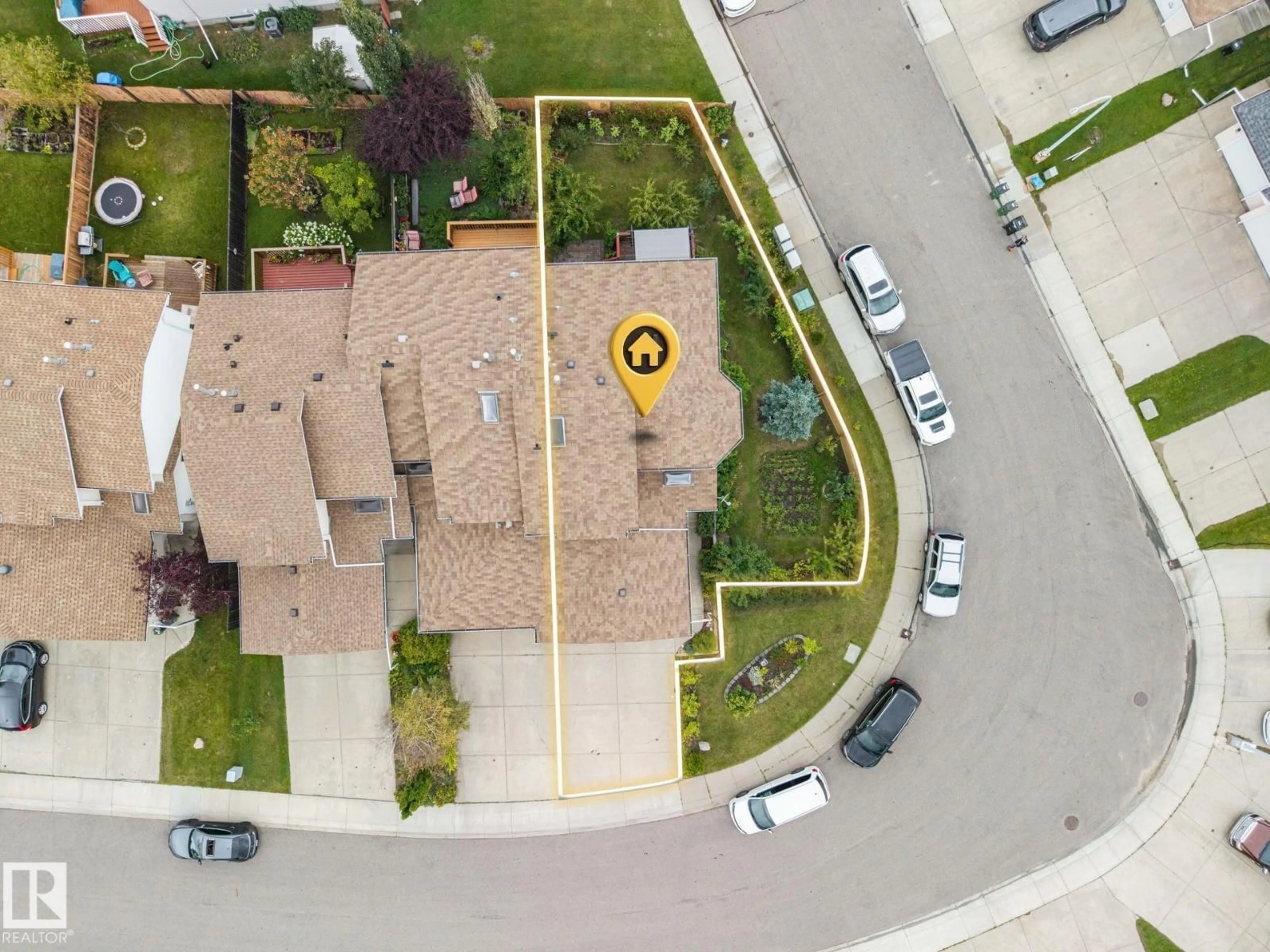 A pic from outside/outdoor area/front of a property/back of a property/a pic from drone, street for 6910 158A AV, Edmonton Alberta T5Z3A5