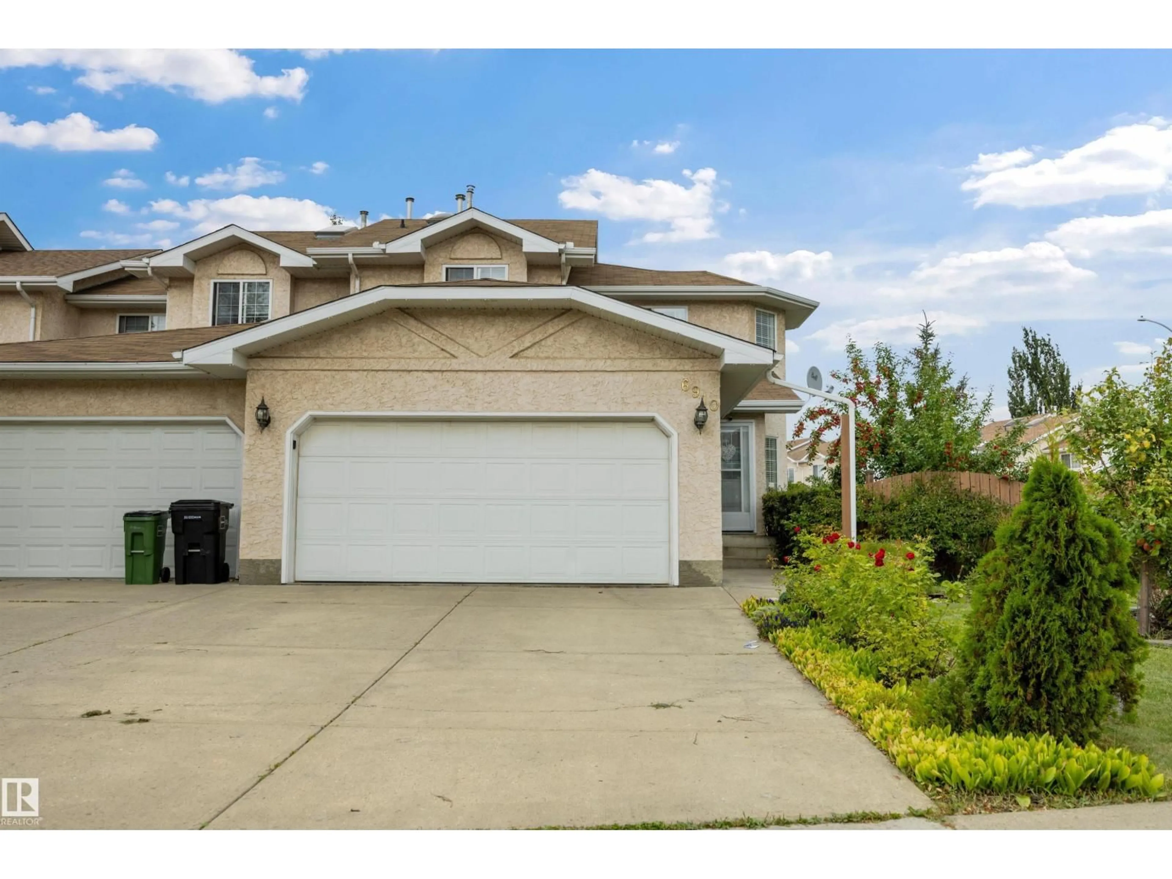 A pic from outside/outdoor area/front of a property/back of a property/a pic from drone, street for 6910 158A AV, Edmonton Alberta T5Z3A5