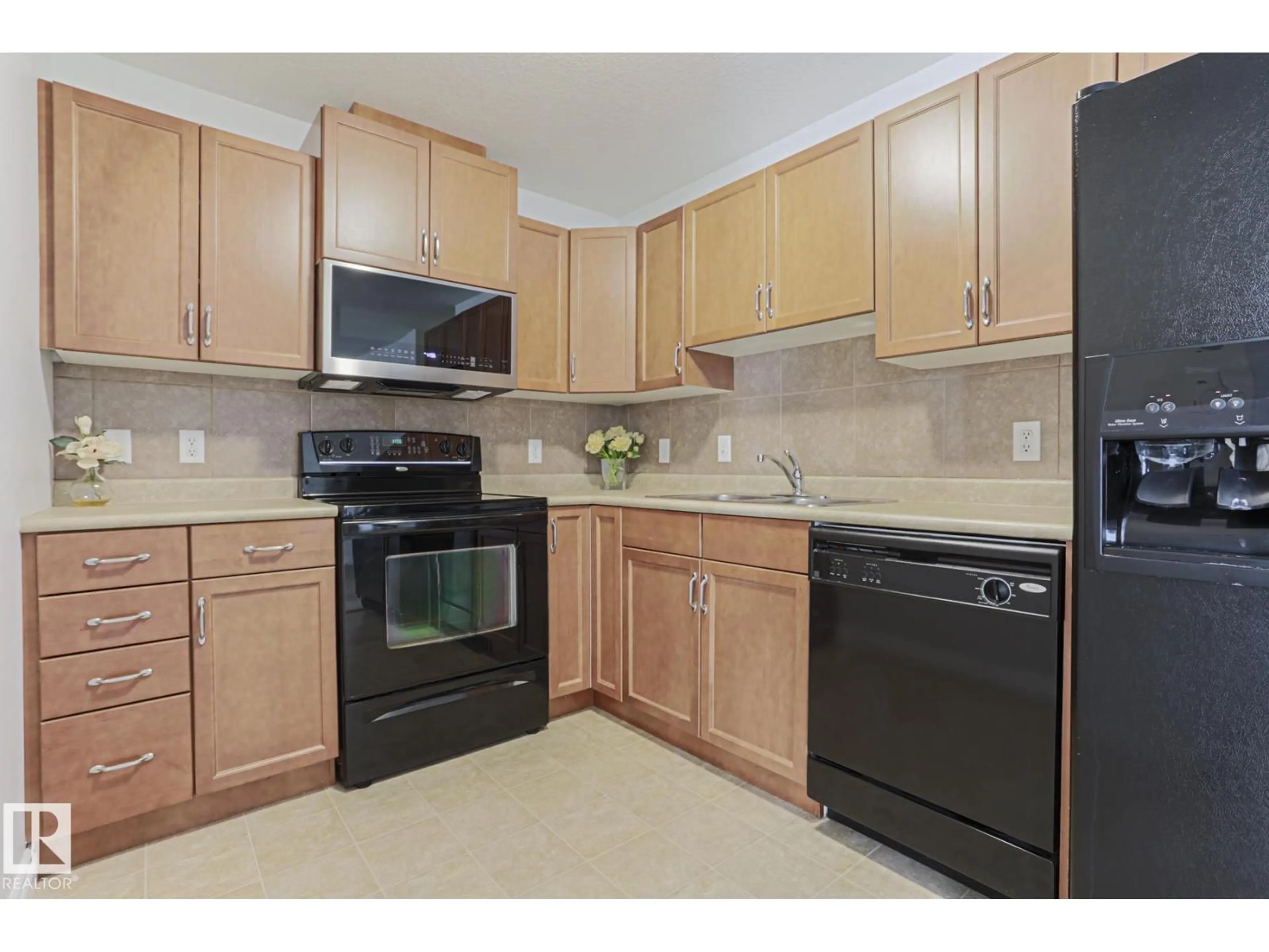Standard kitchen, unknown for 50 - 237 WOODSMERE, Fort Saskatchewan Alberta T8L4N9