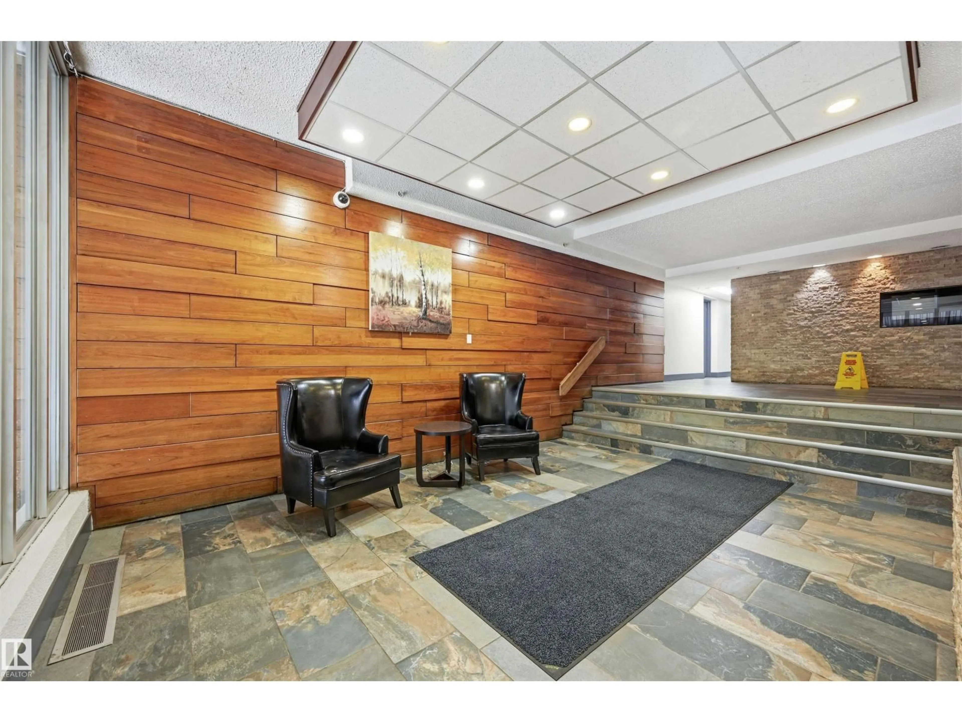Lobby for 50 8745 165 ST NW, Edmonton Alberta T5R2R7