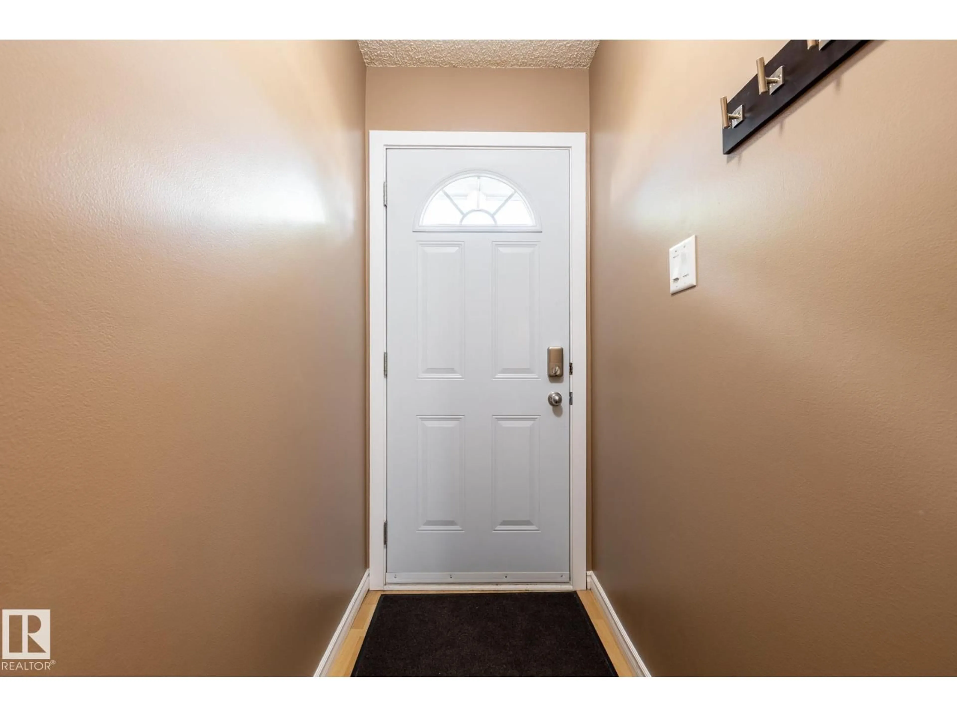 Indoor entryway for 31 - 4707 126 AV, Edmonton Alberta T5A4K4