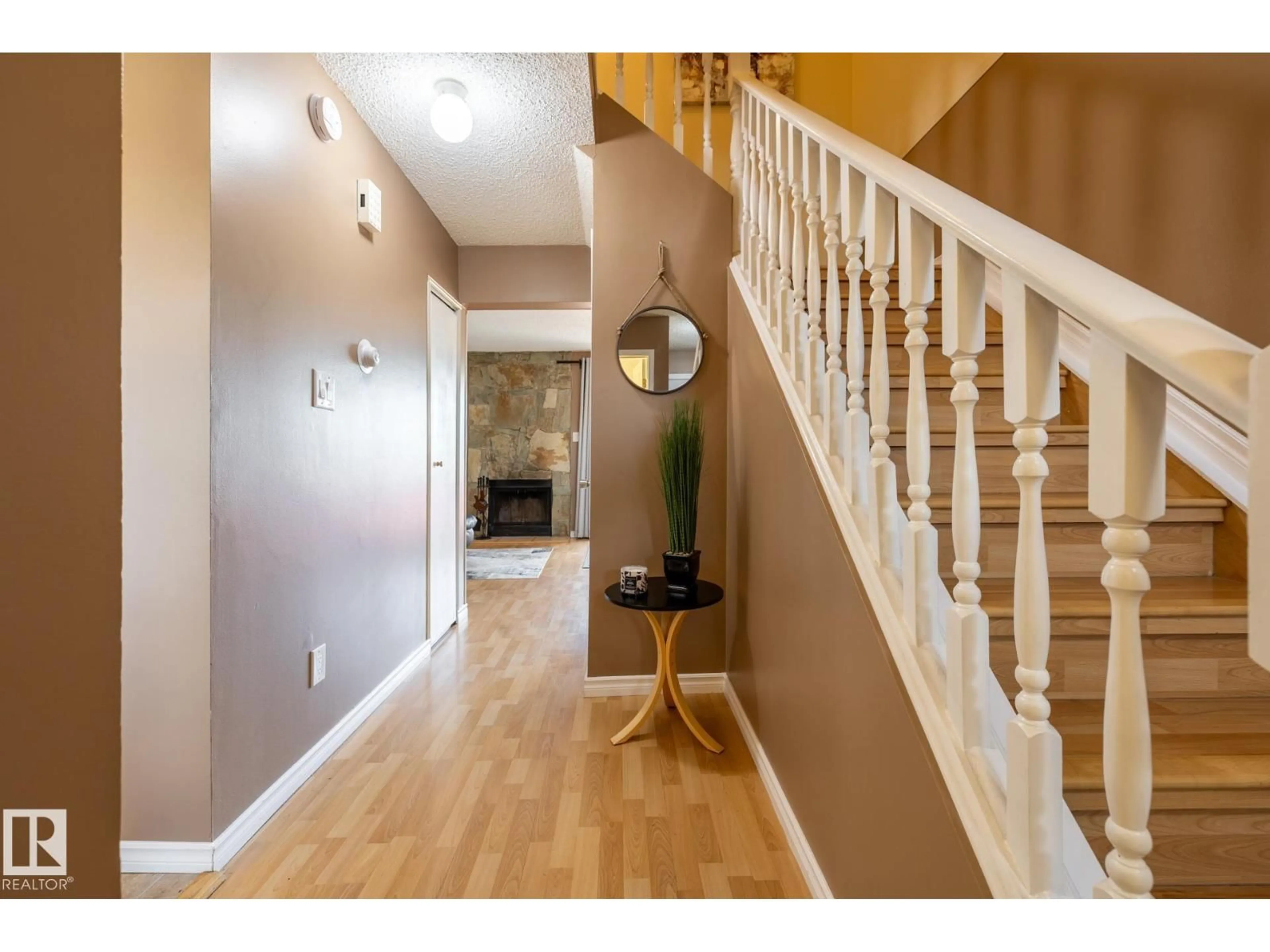 Indoor entryway for 31 - 4707 126 AV, Edmonton Alberta T5A4K4