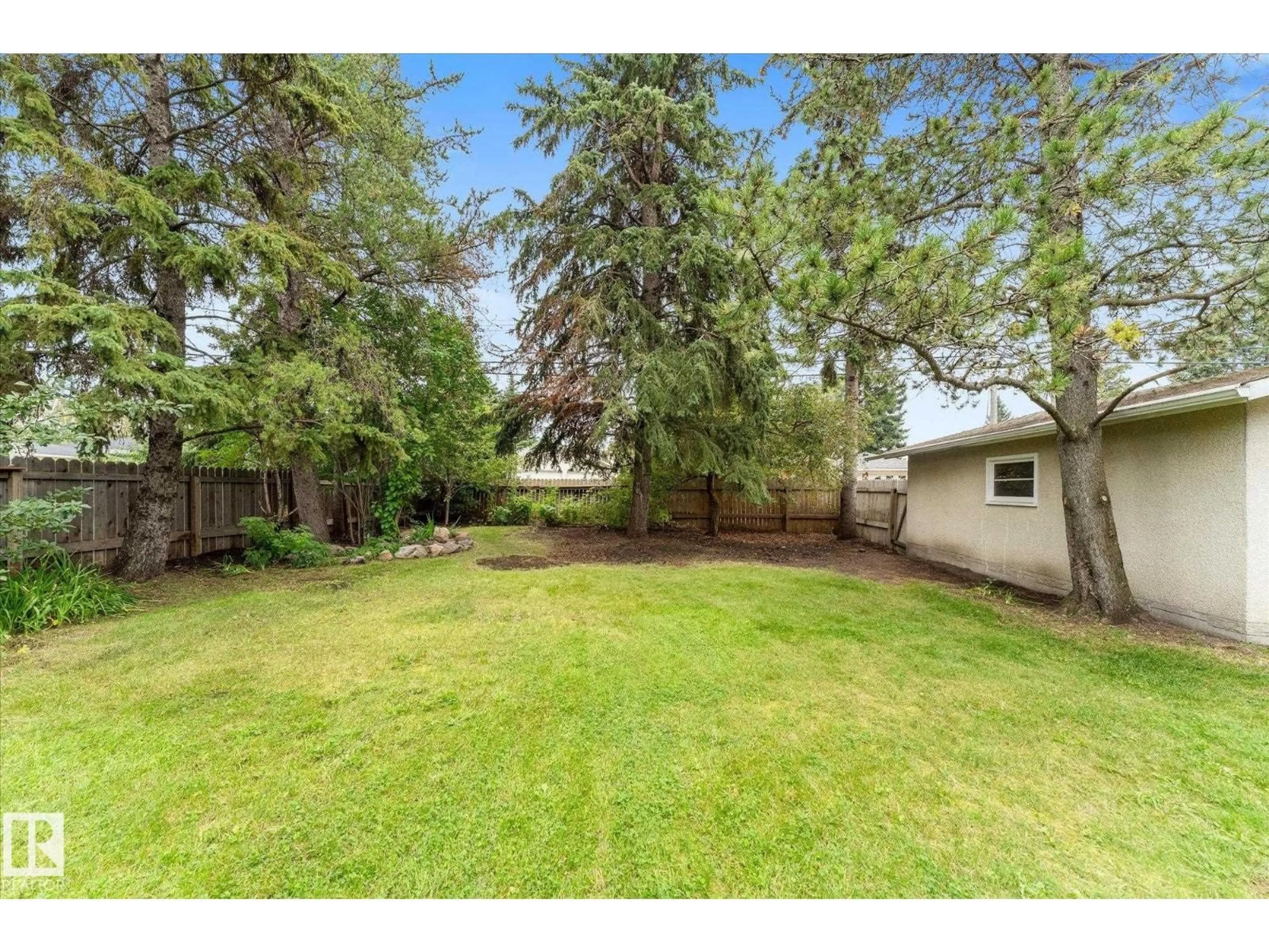 A pic from outside/outdoor area/front of a property/back of a property/a pic from drone, unknown for 11311 MALMO RD, Edmonton Alberta T6H4M3