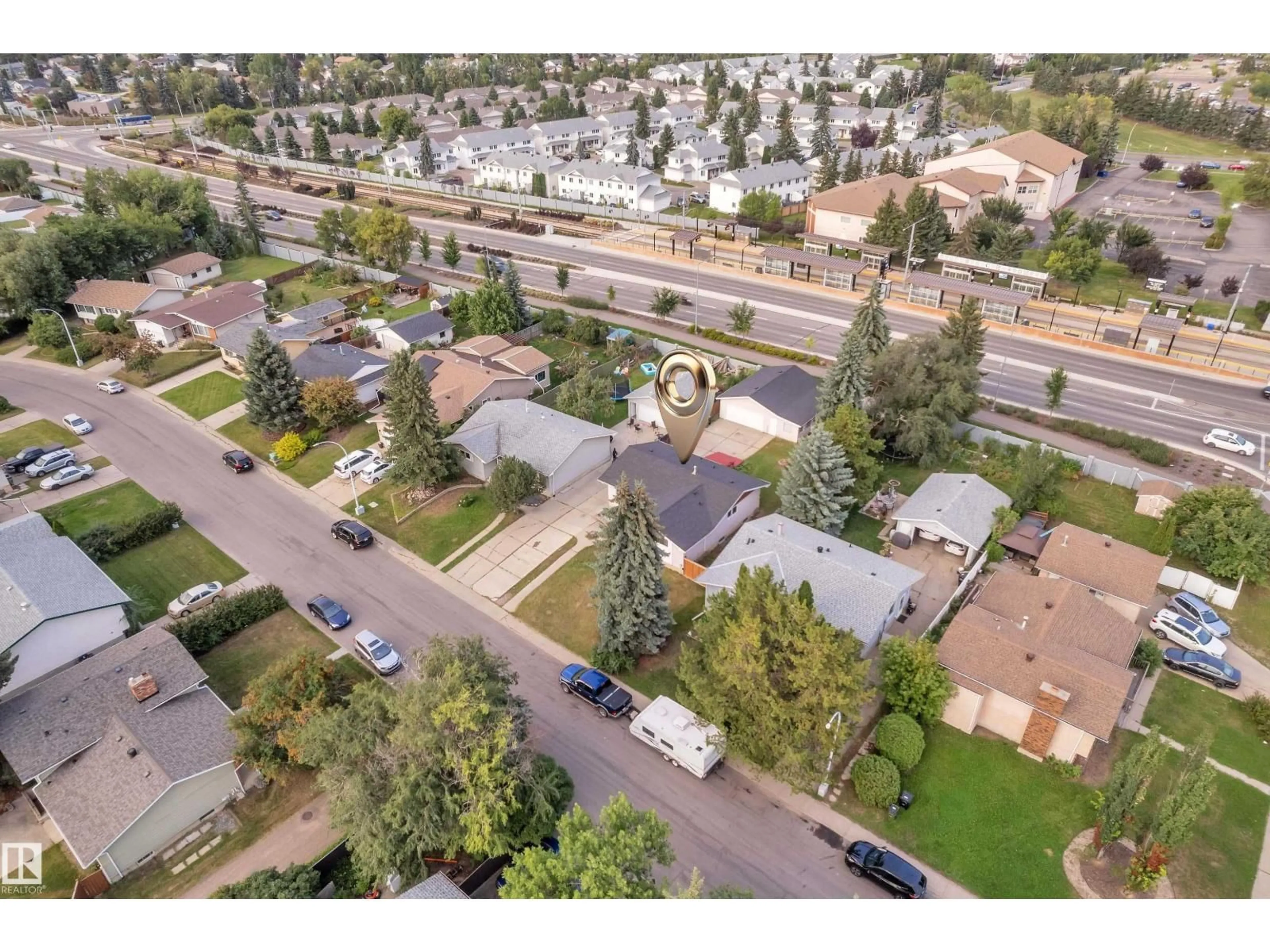 A pic from outside/outdoor area/front of a property/back of a property/a pic from drone, street for 3111 67 ST, Edmonton Alberta T6K1M1
