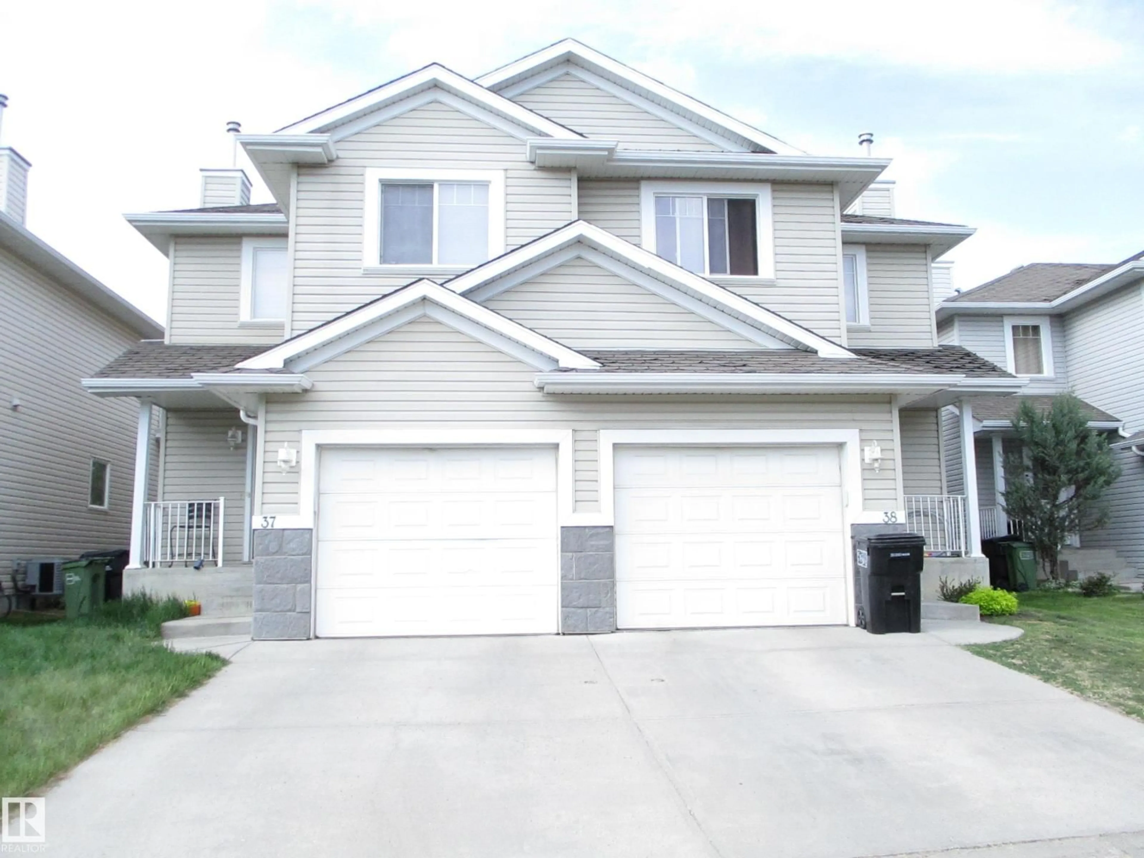 Home with vinyl exterior material, street for #37 - 287 MACEWAN RD, Edmonton Alberta T6W1T4