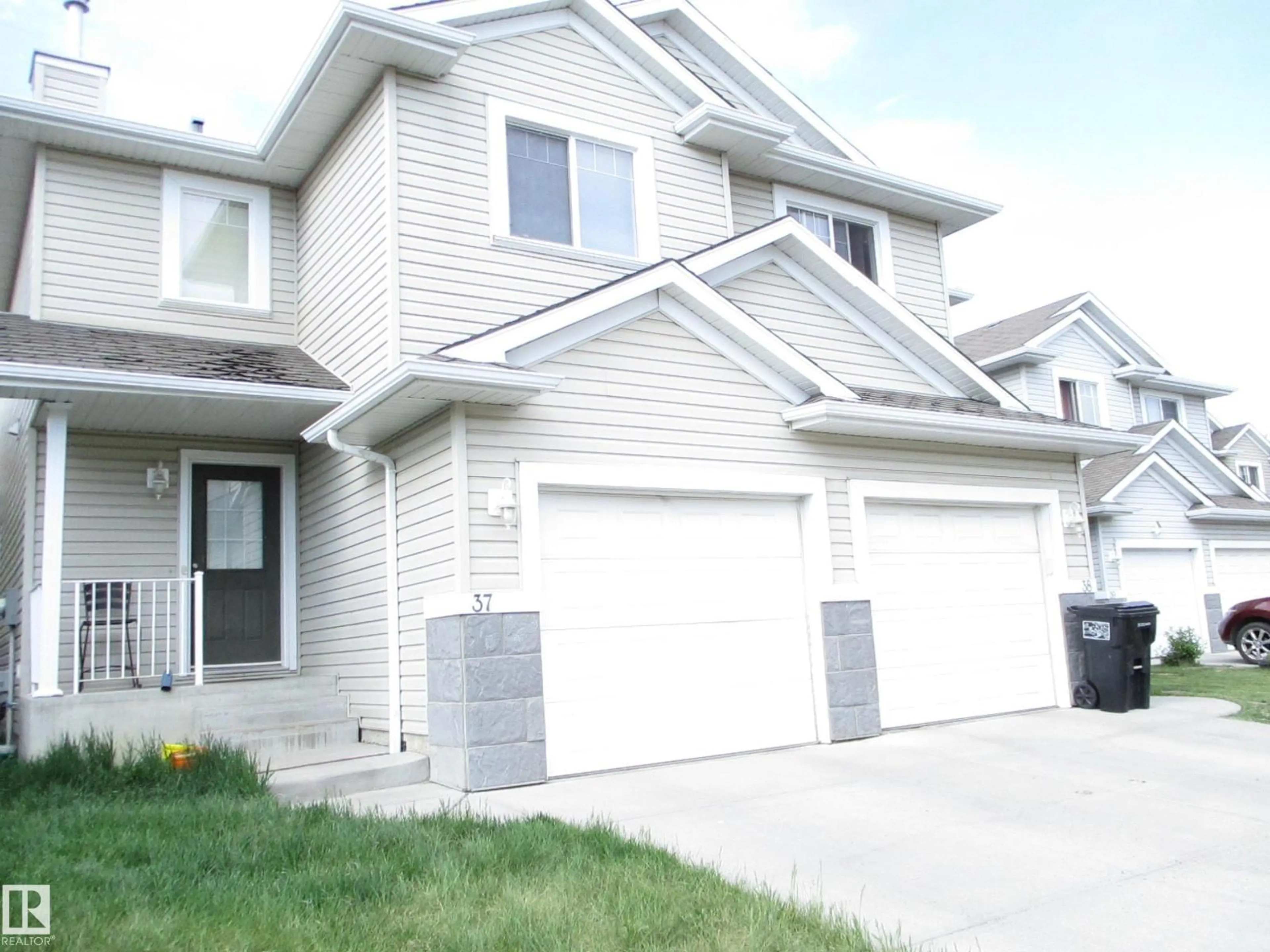Home with vinyl exterior material, street for #37 - 287 MACEWAN RD, Edmonton Alberta T6W1T4