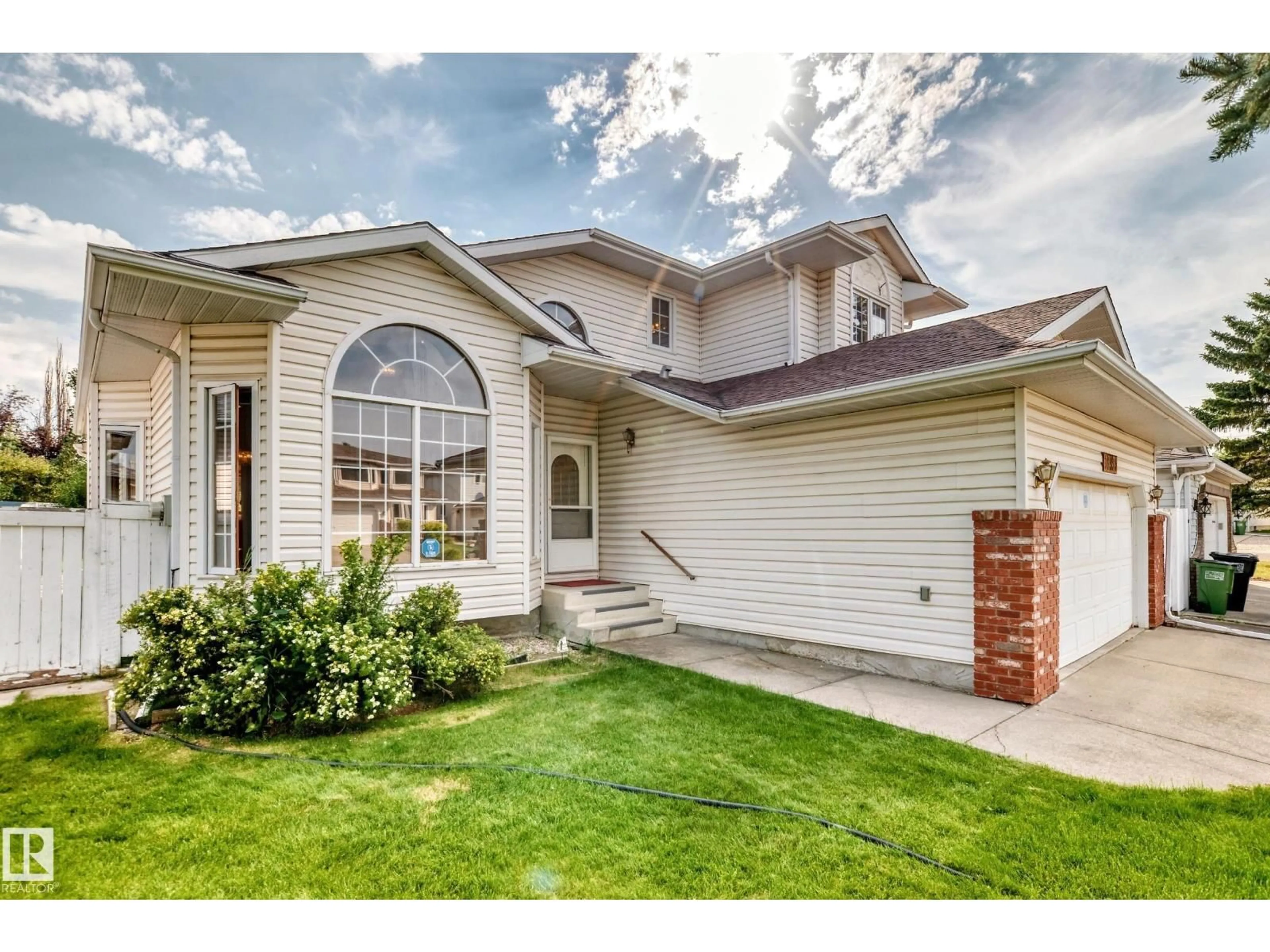Home with vinyl exterior material, street for 18935 91 AV, Edmonton Alberta T5T5V9