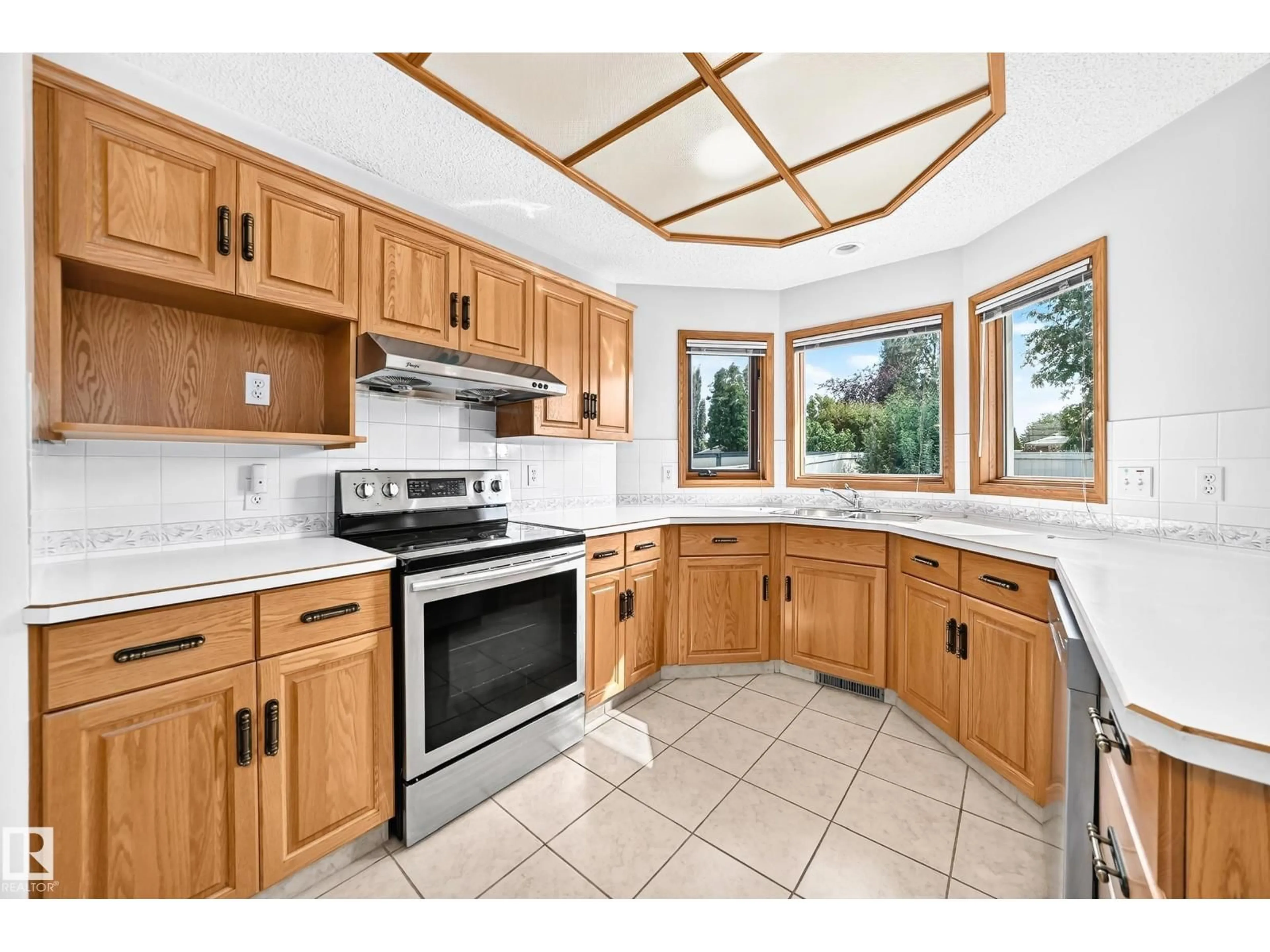 Standard kitchen, ceramic/tile floor for 18935 91 AV, Edmonton Alberta T5T5V9