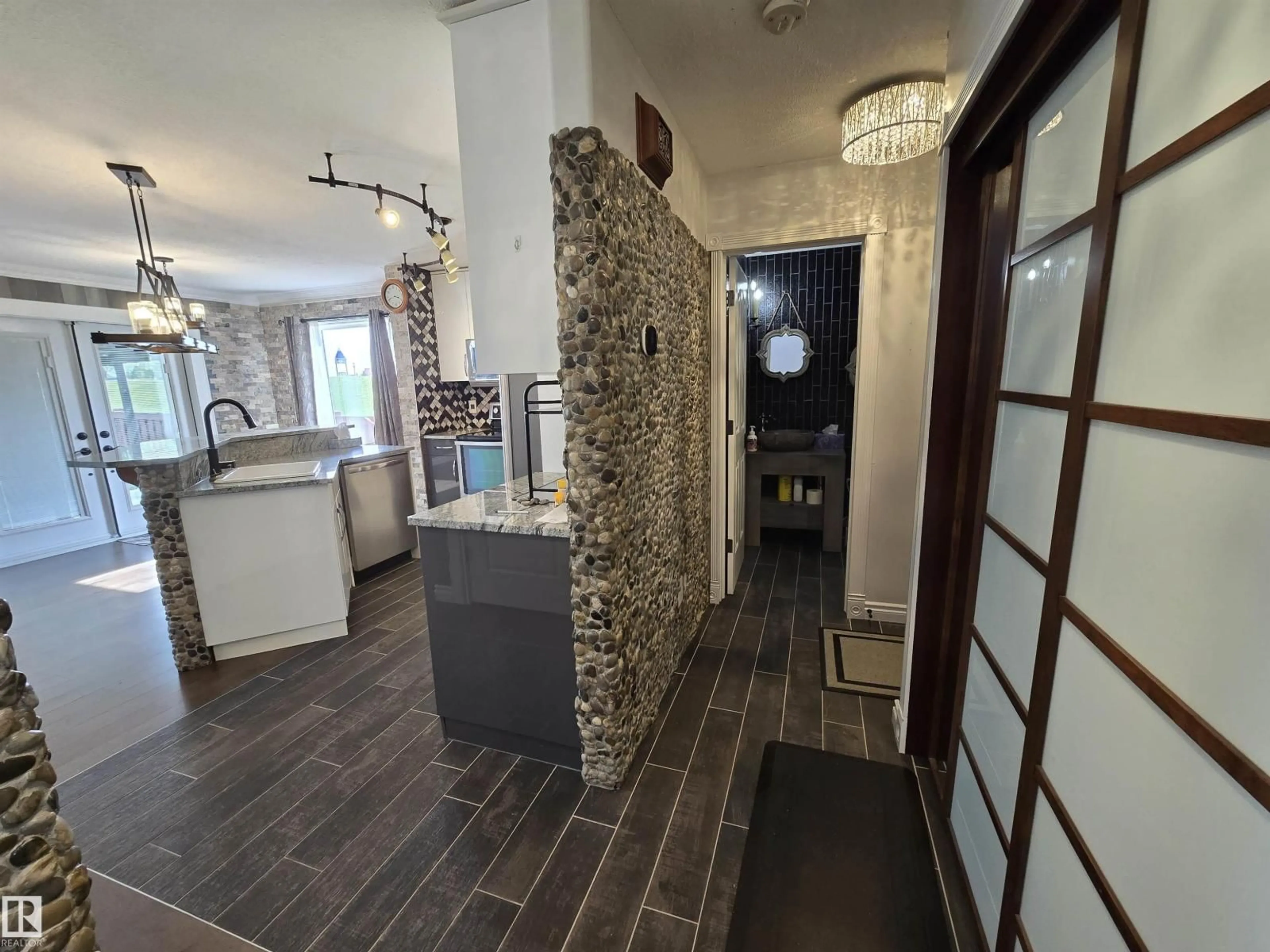 Indoor foyer for NW - 16103 95 ST, Edmonton Alberta T5Z3N2