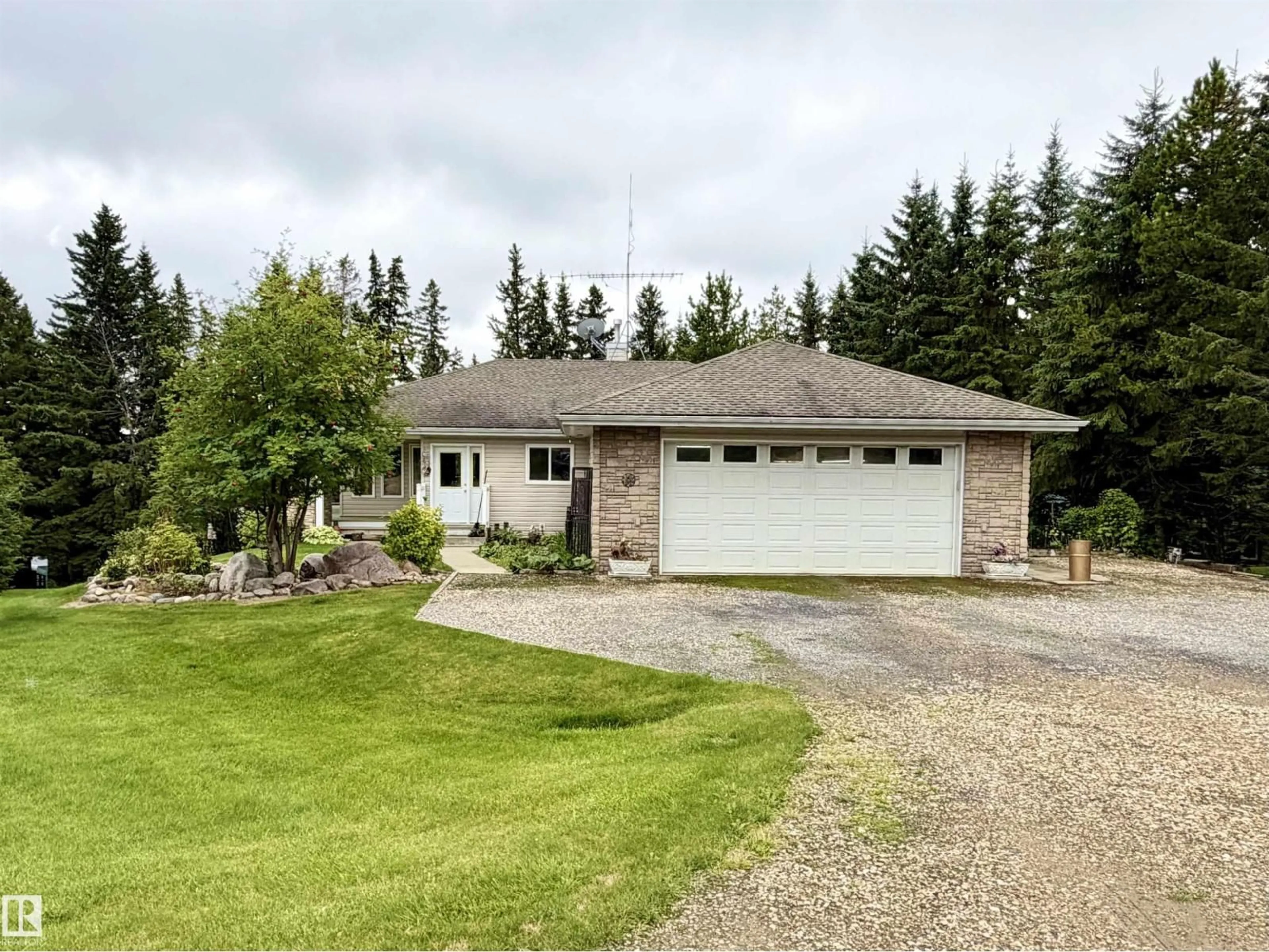 A pic from outside/outdoor area/front of a property/back of a property/a pic from drone, unknown for 62036 - 153 TOWNSHIP RD 462, Rural Wetaskiwin County Alberta T0C0T0