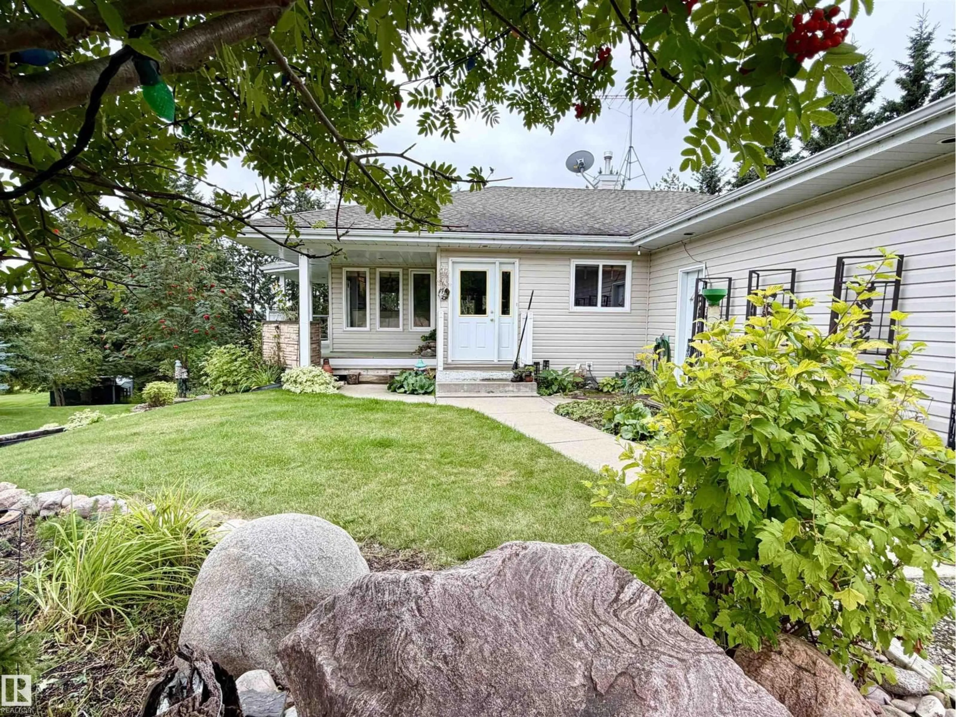 A pic from outside/outdoor area/front of a property/back of a property/a pic from drone, unknown for 62036 - 153 TOWNSHIP RD 462, Rural Wetaskiwin County Alberta T0C0T0