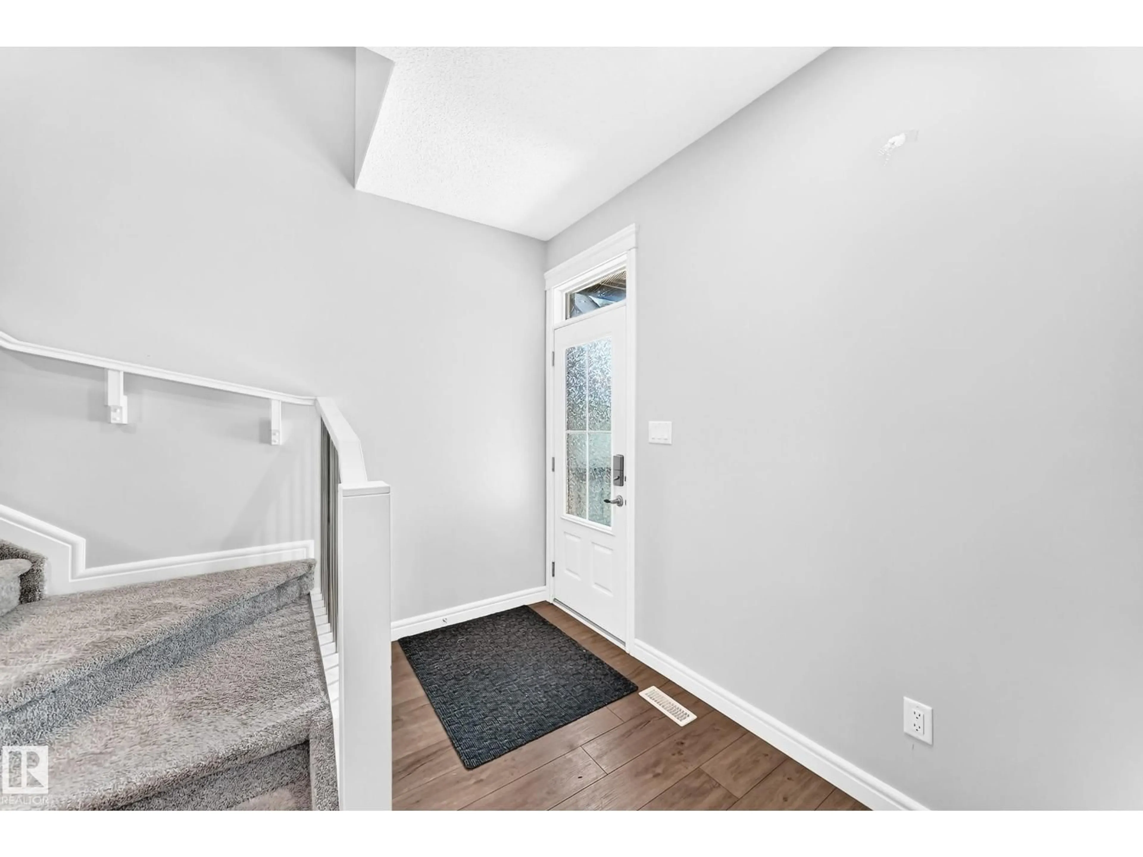 Indoor entryway for 2628 DONAGHEY CR, Edmonton Alberta T6W4T2