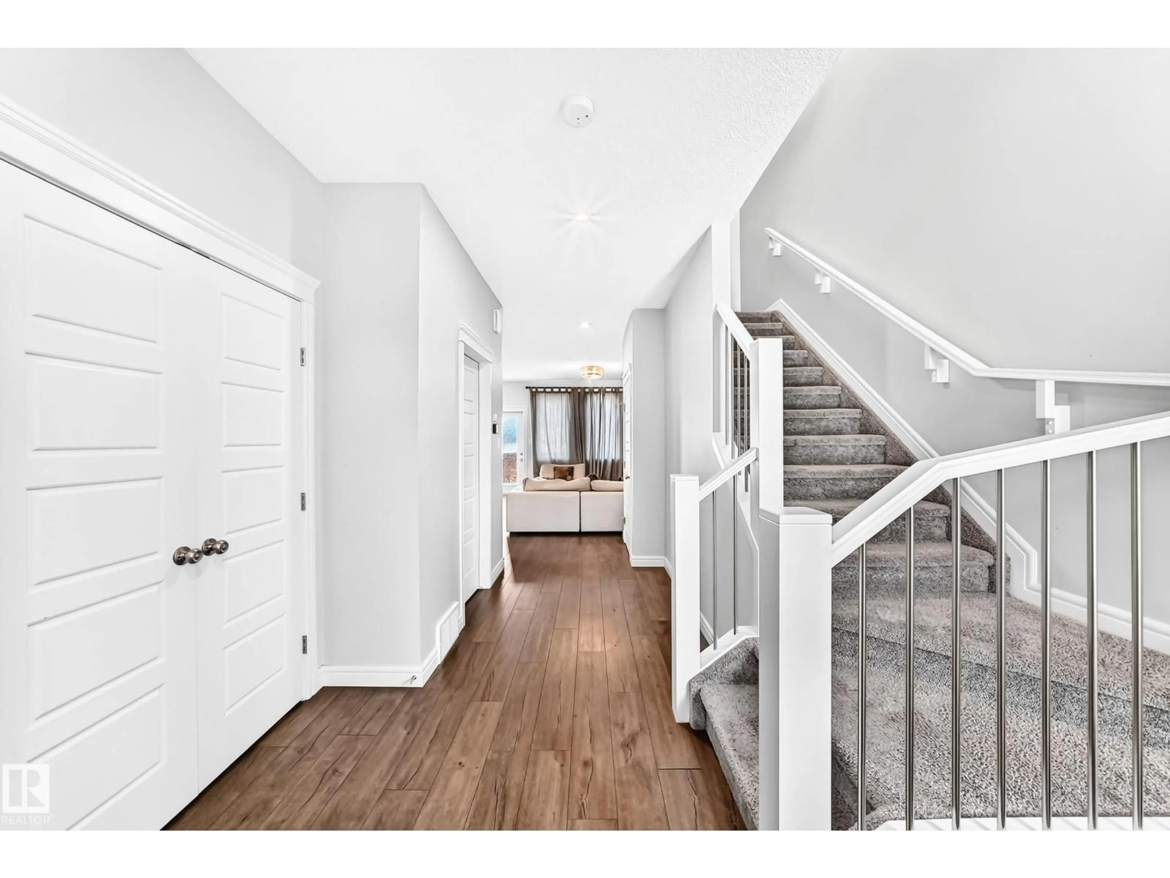 Indoor entryway for 2628 DONAGHEY CR, Edmonton Alberta T6W4T2
