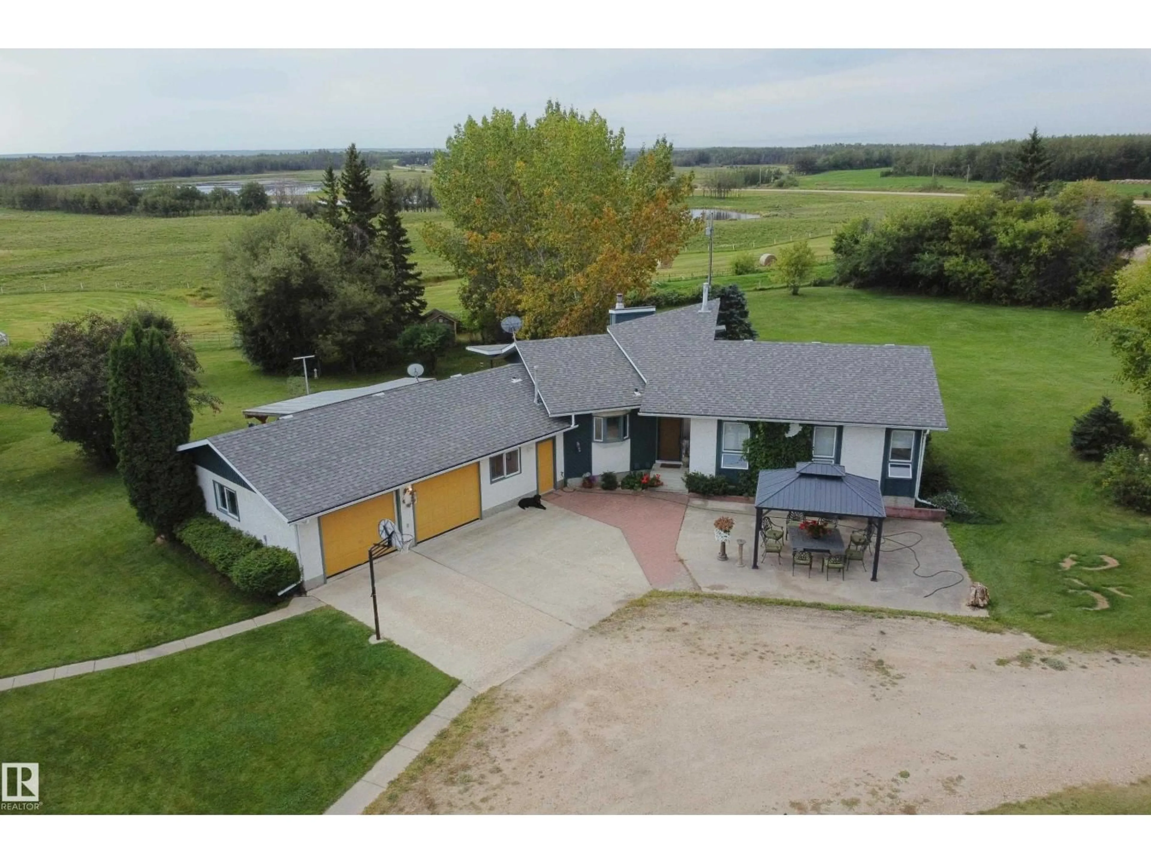 A pic from outside/outdoor area/front of a property/back of a property/a pic from drone, unknown for 58505 HIGHWAY 33, Rural Barrhead County Alberta T0G2H0