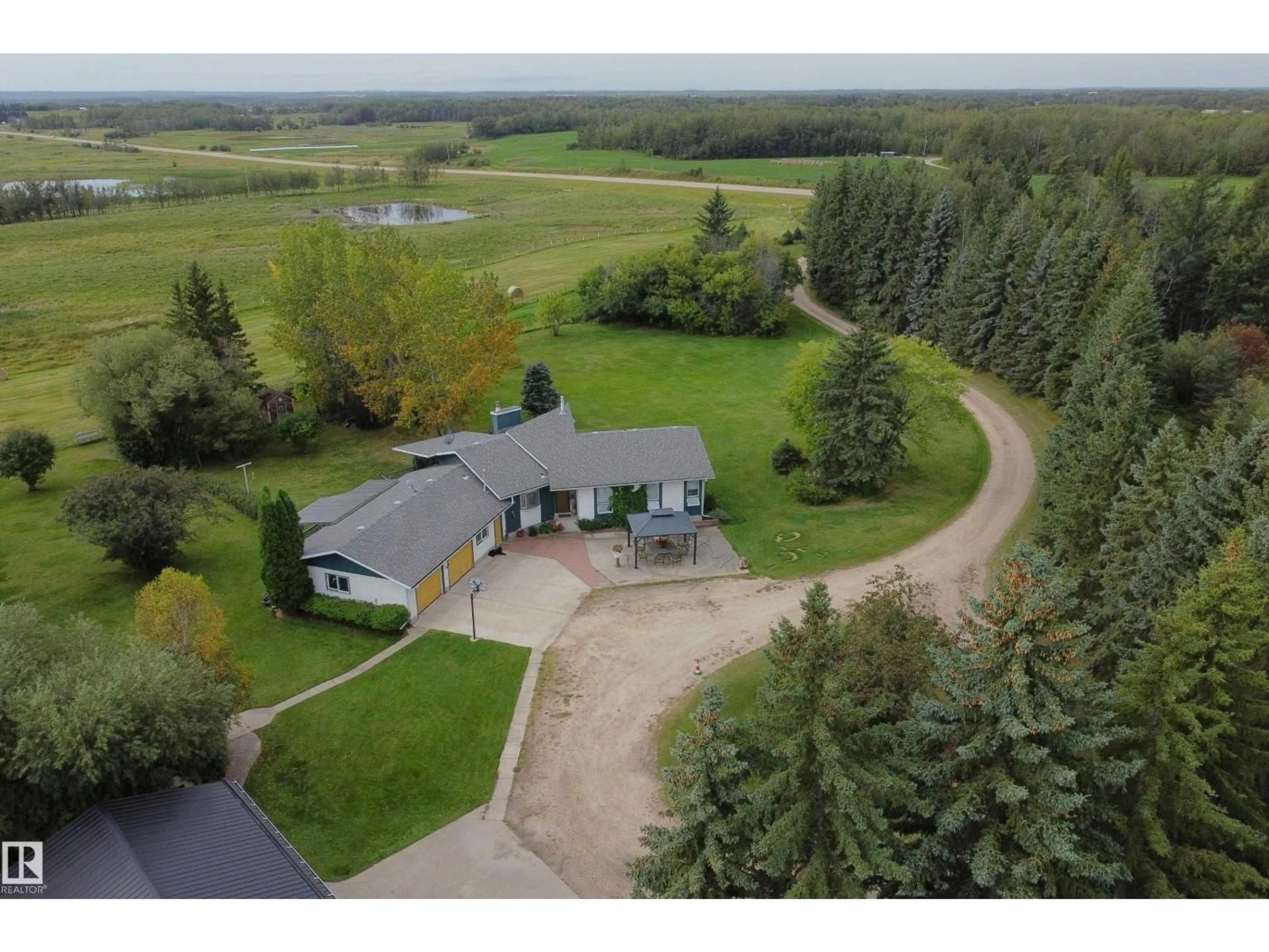 A pic from outside/outdoor area/front of a property/back of a property/a pic from drone, unknown for 58505 HIGHWAY 33, Rural Barrhead County Alberta T0G2H0