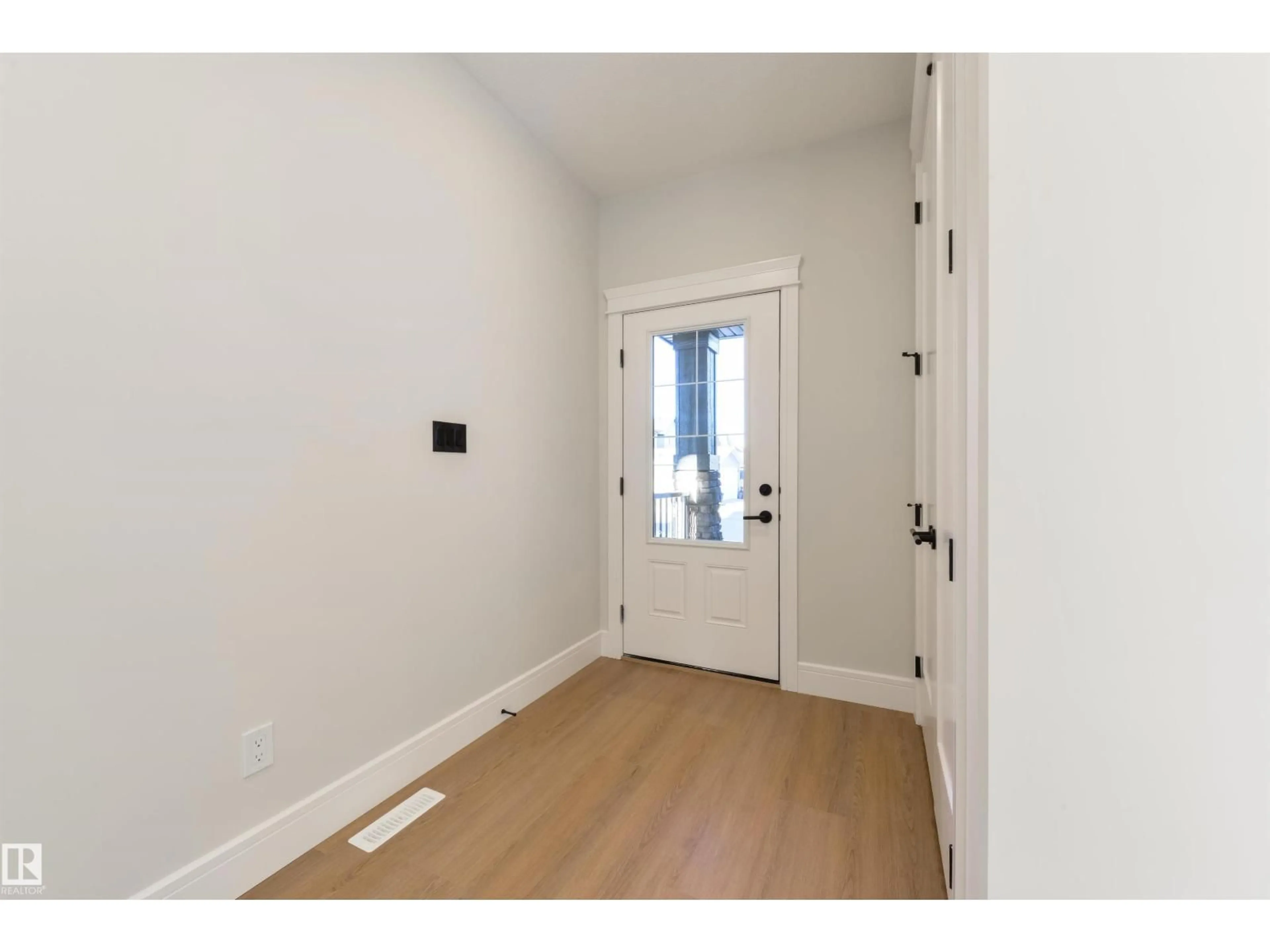 Indoor entryway for NW - 1311 HAWKS RIDGE LINK, Edmonton Alberta T5S0X5