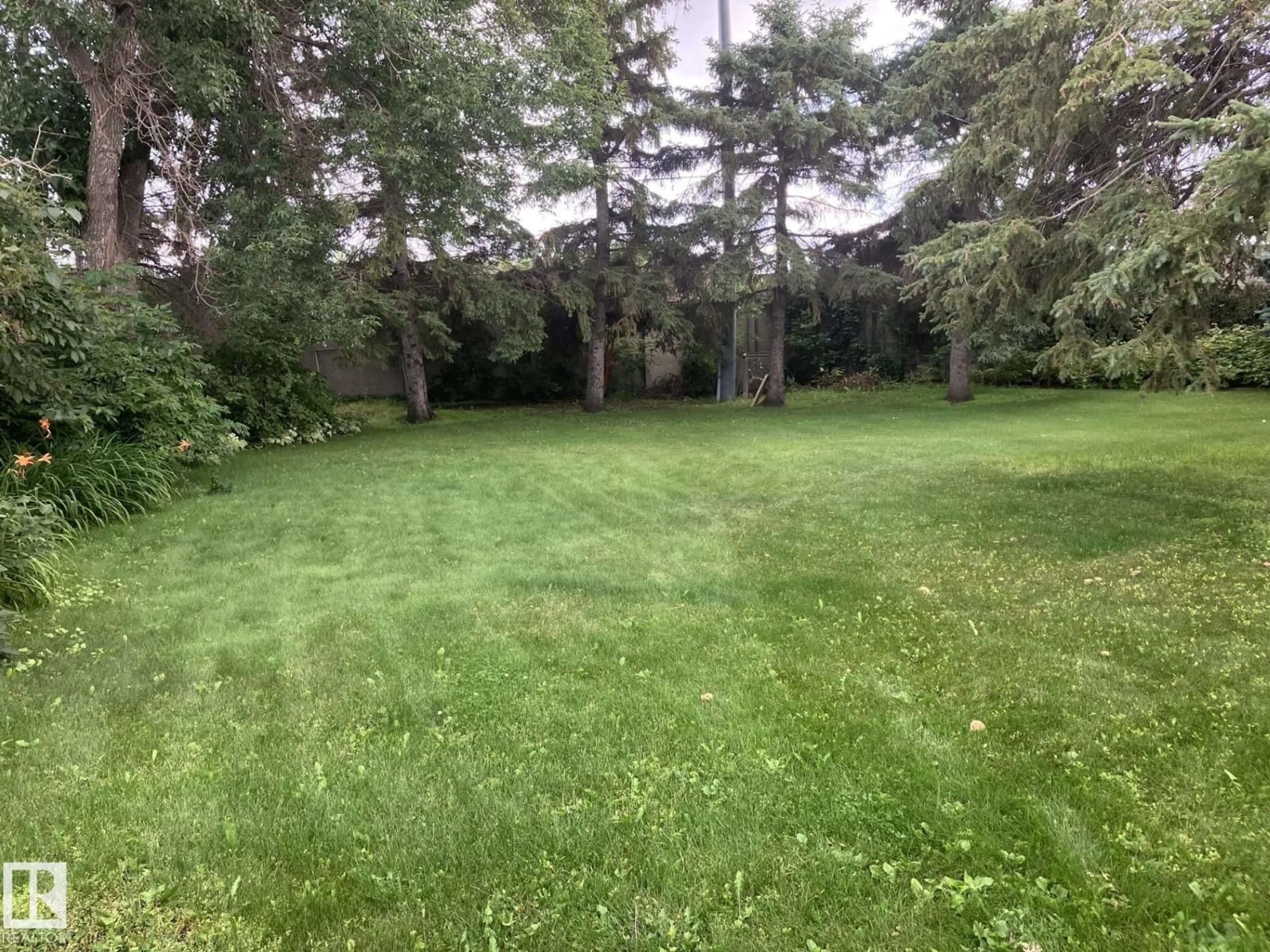 A pic from outside/outdoor area/front of a property/back of a property/a pic from drone, forest/trees view for 48 IVY CRESCENT, Sherwood Park Alberta T8A1W4