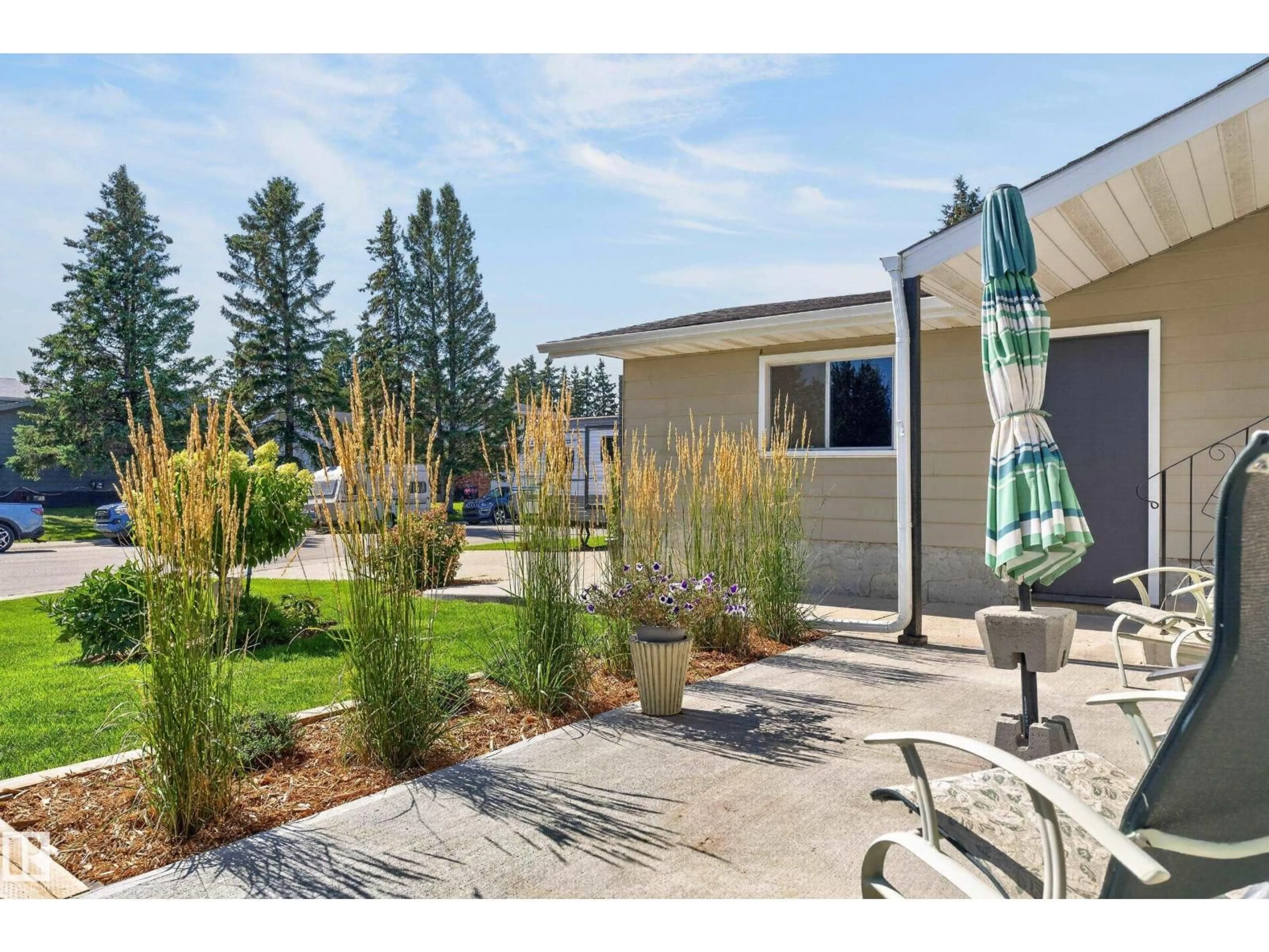 Patio, street for 18316 71 AV, Edmonton Alberta T5T2V7