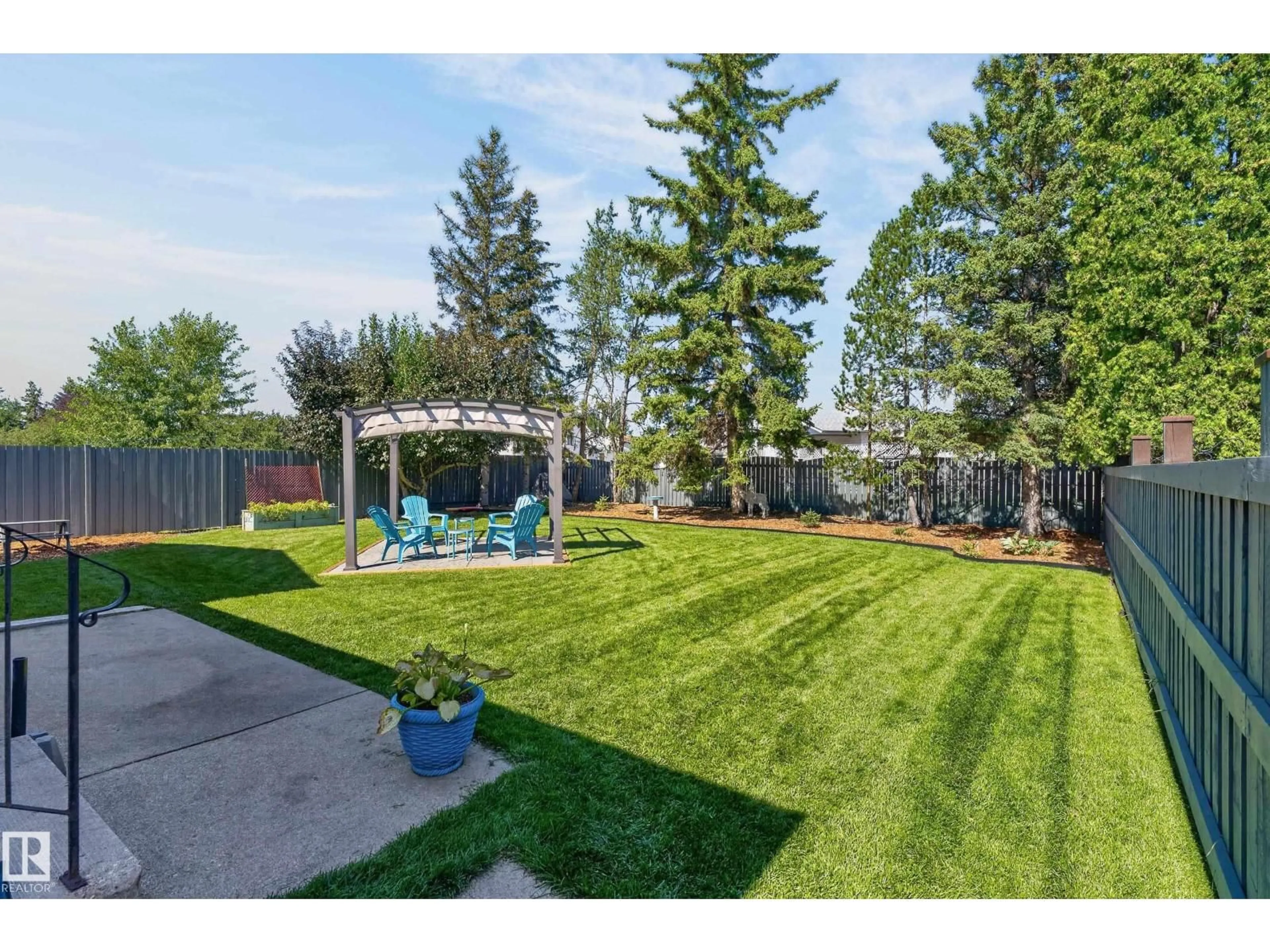 Patio, unknown for 18316 71 AV, Edmonton Alberta T5T2V7