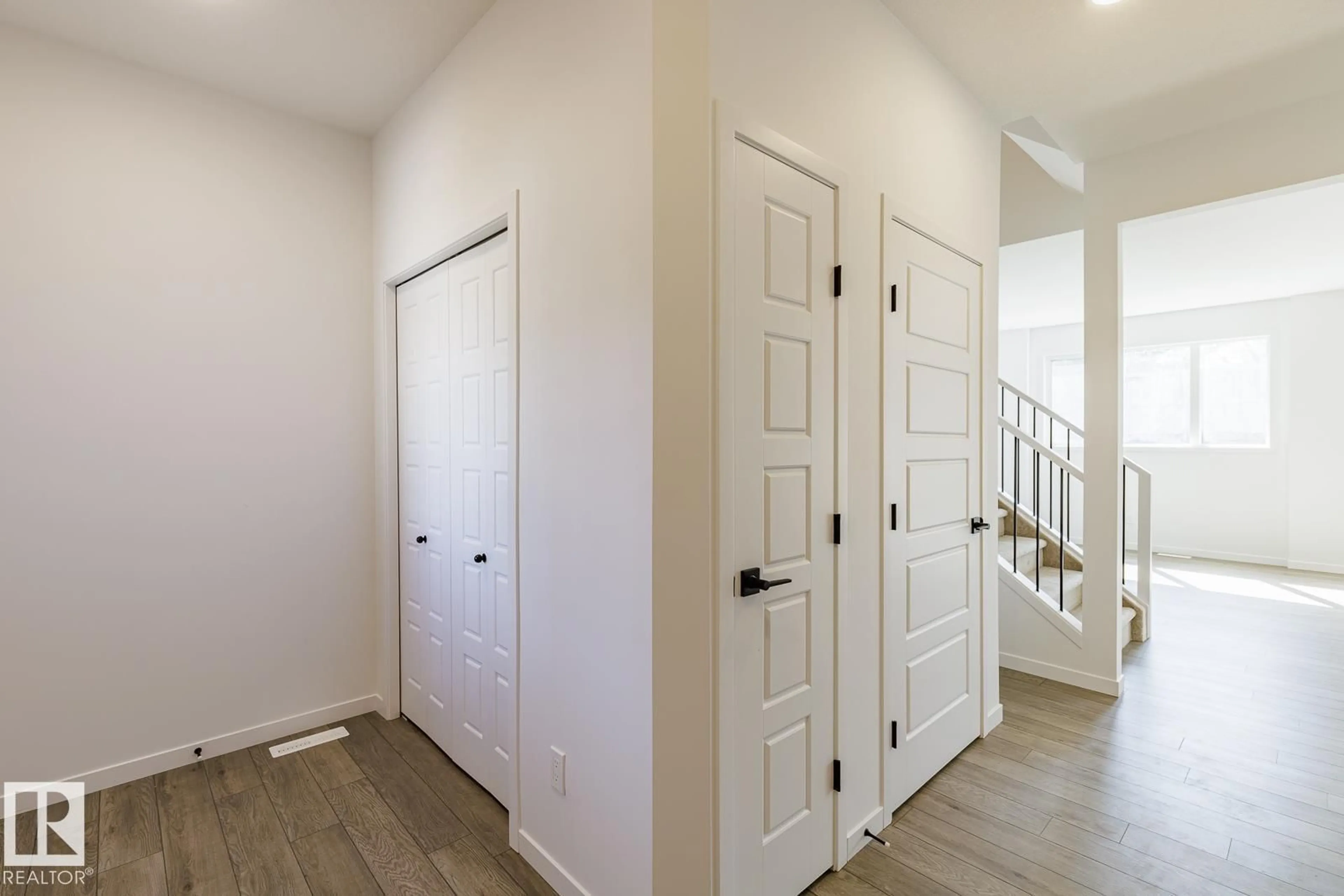 Indoor entryway for 89 SILVERSTONE DR, Stony Plain Alberta T7Z0E8