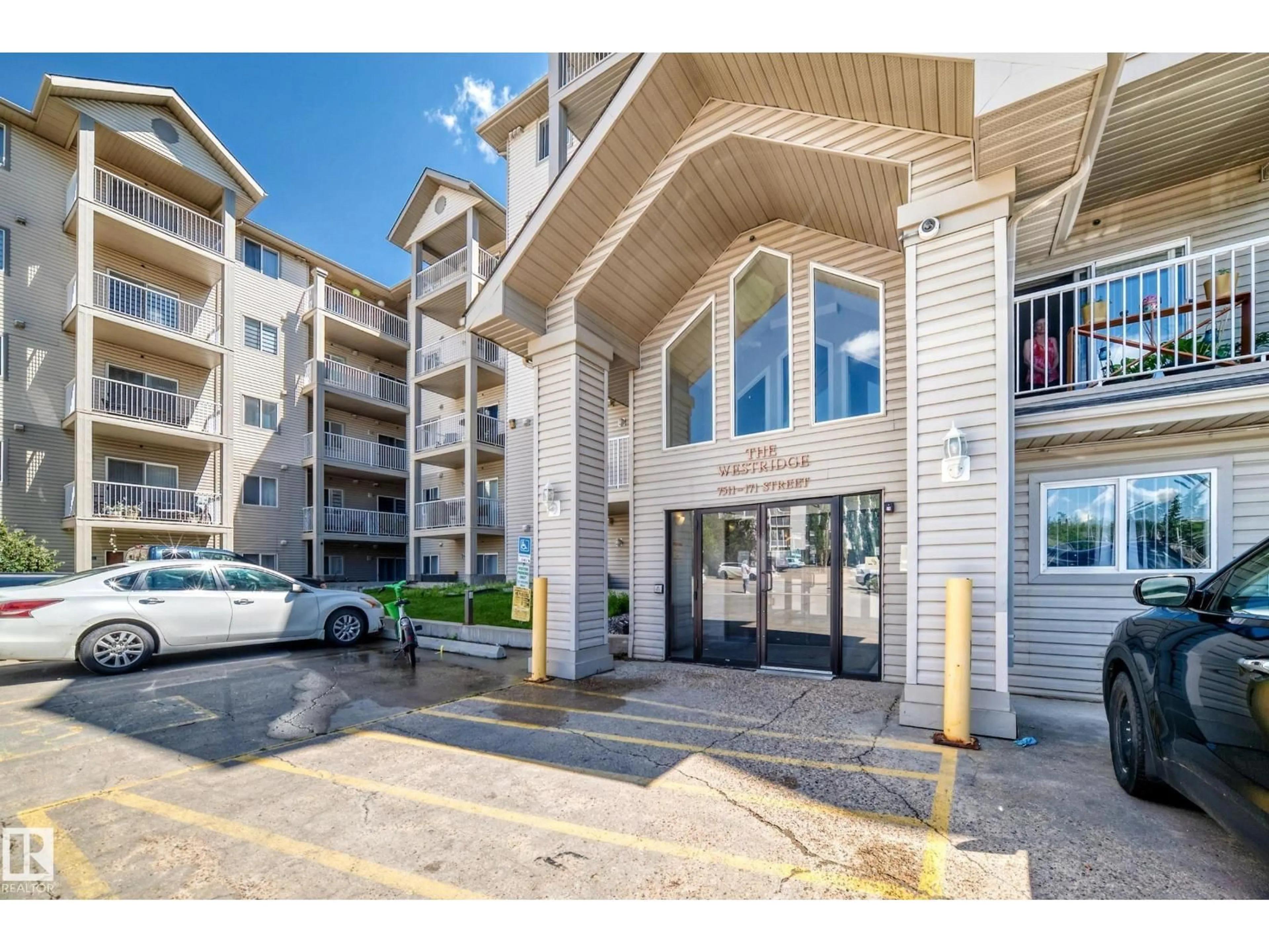 Indoor foyer for #524 - 7511 171 ST, Edmonton Alberta T5T6S7
