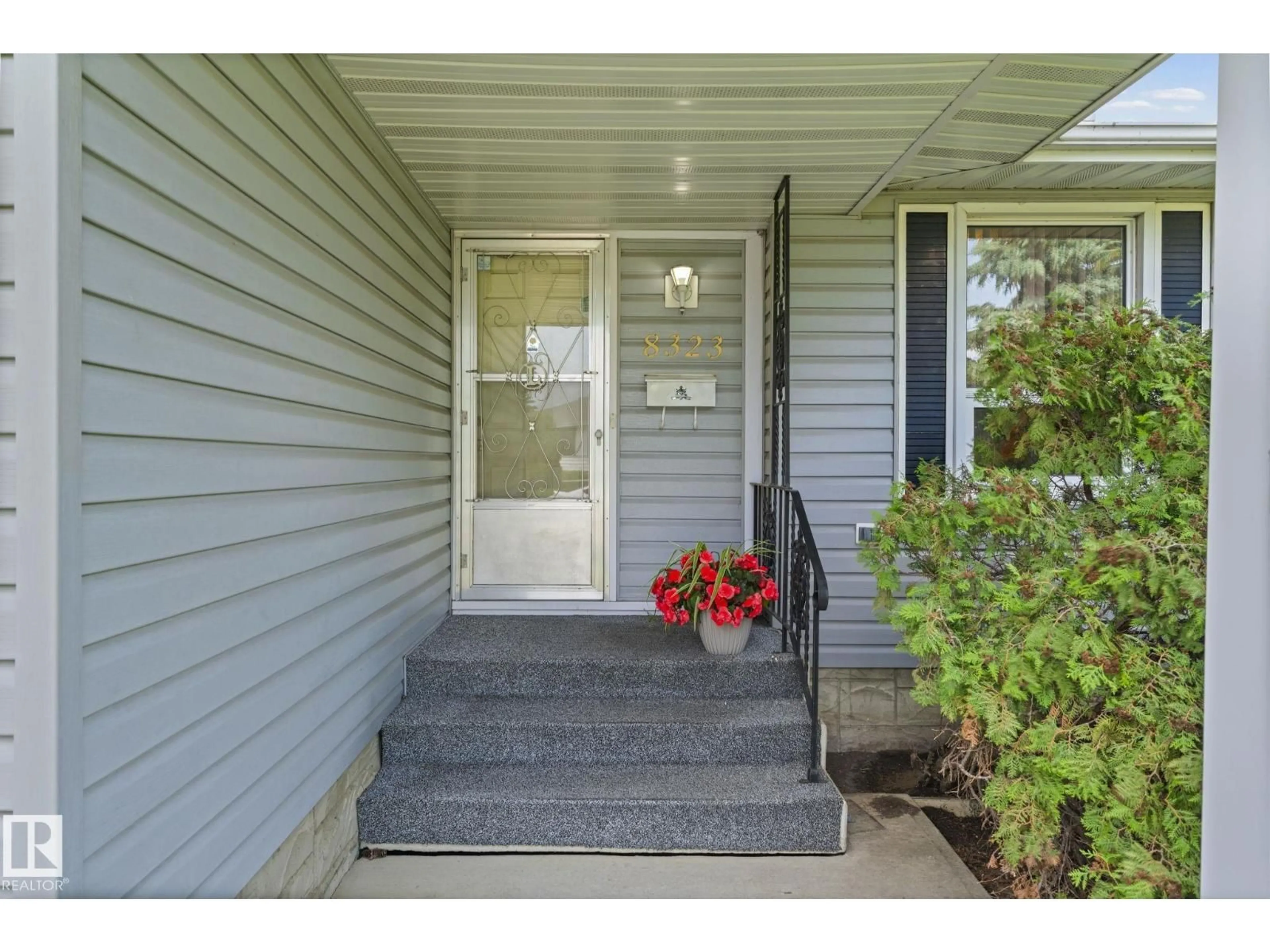 Indoor entryway for 8323 142 AV, Edmonton Alberta T5E2G3