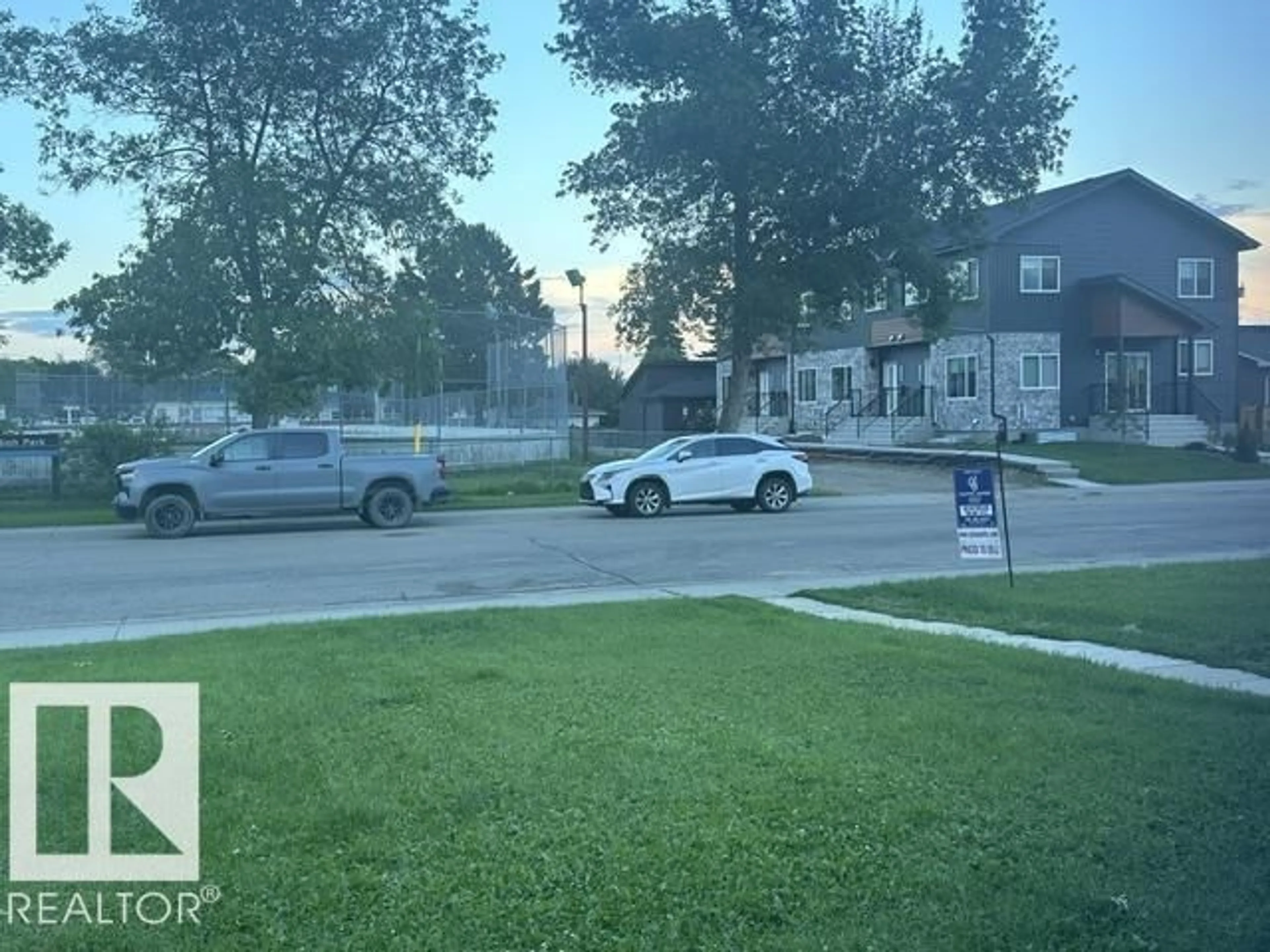 Unknown for NW - 11026 155 ST, Edmonton Alberta T5P2N3