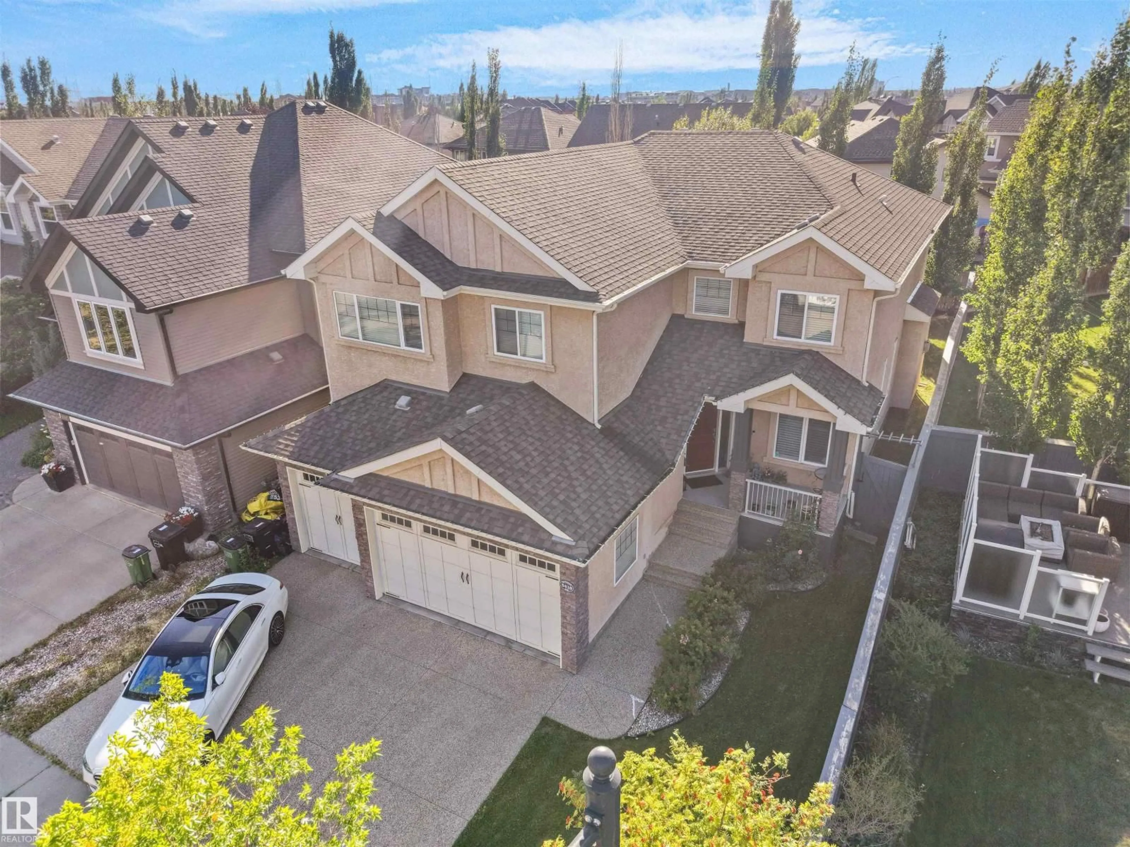A pic from outside/outdoor area/front of a property/back of a property/a pic from drone, street for 5410 MCLUHAN EN, Edmonton Alberta T6R0P8