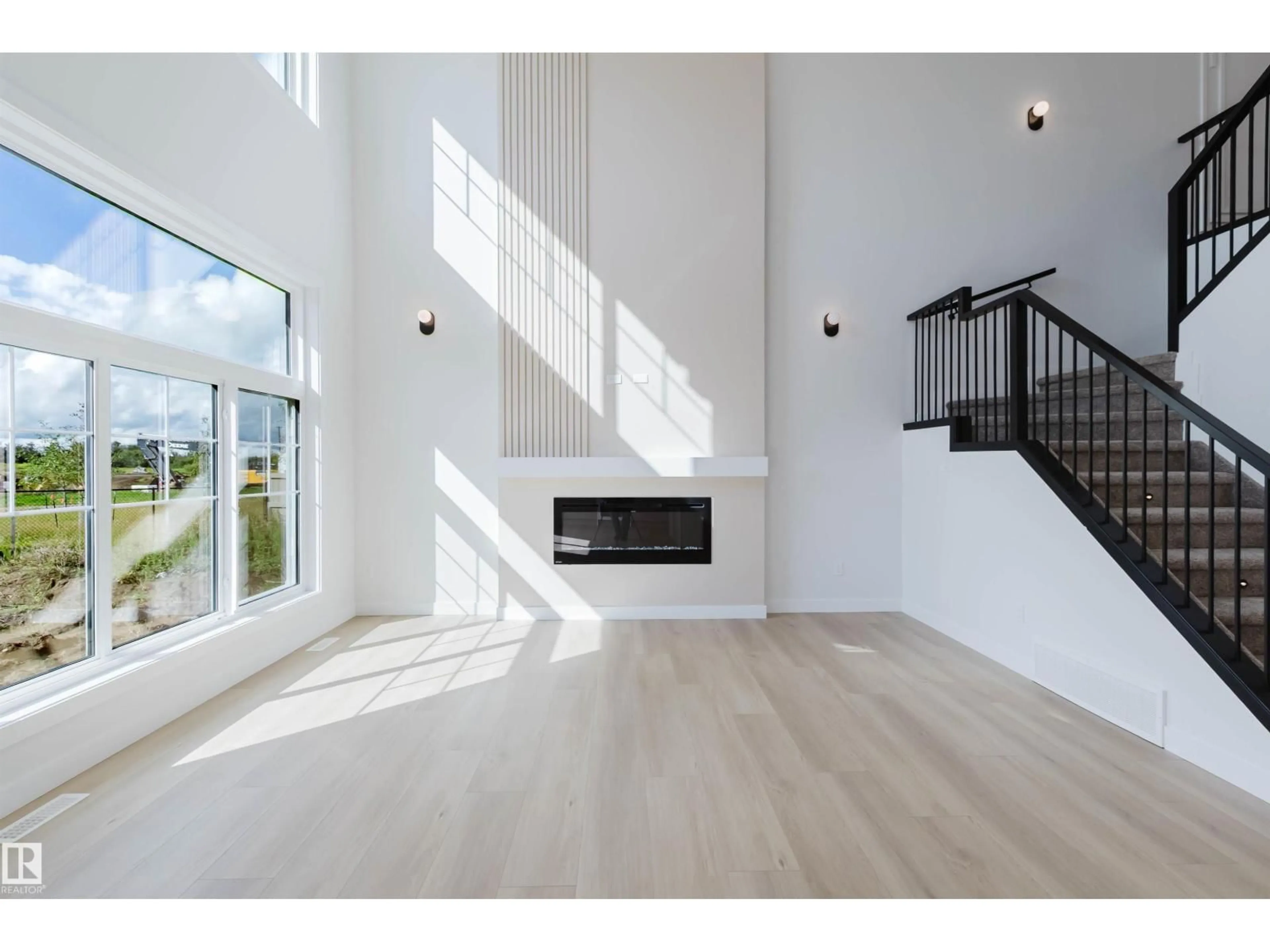 Unknown for 211 EDGEMONT GR, Edmonton Alberta T6M3J6