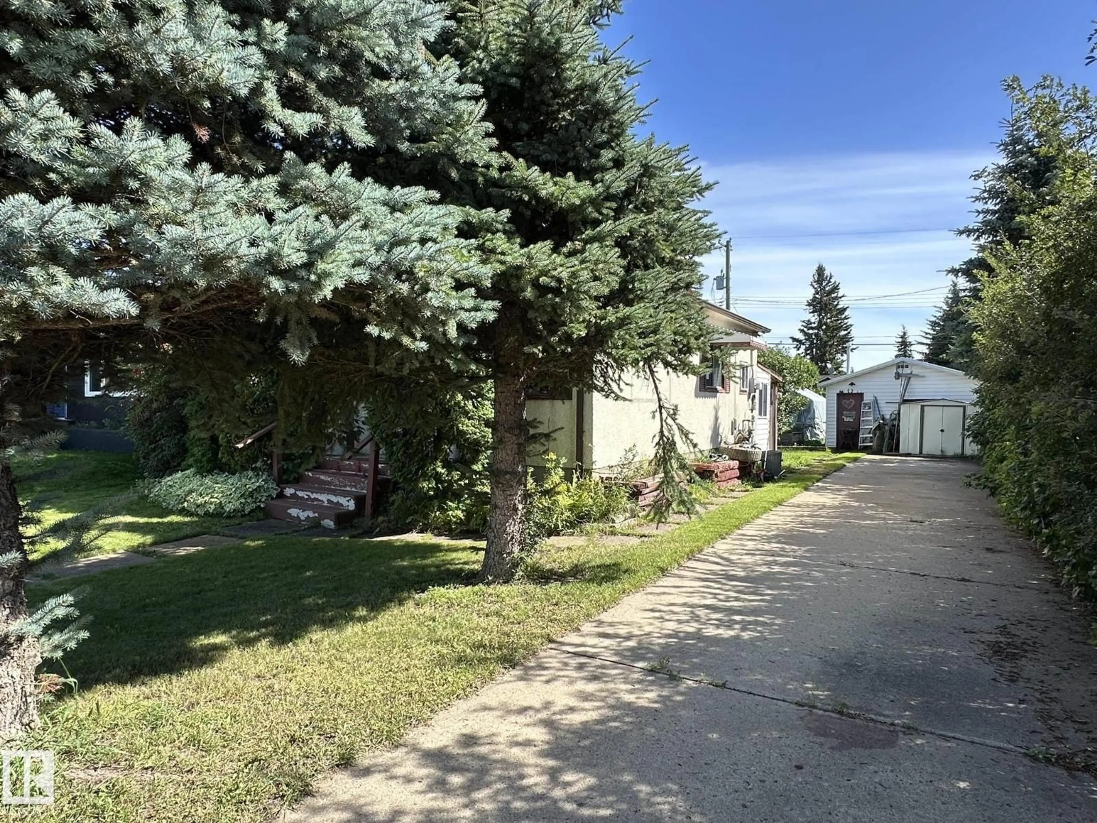 A pic from outside/outdoor area/front of a property/back of a property/a pic from drone, street for 291 WHITE EARTH ST, Smoky Lake Town Alberta T0A3C0