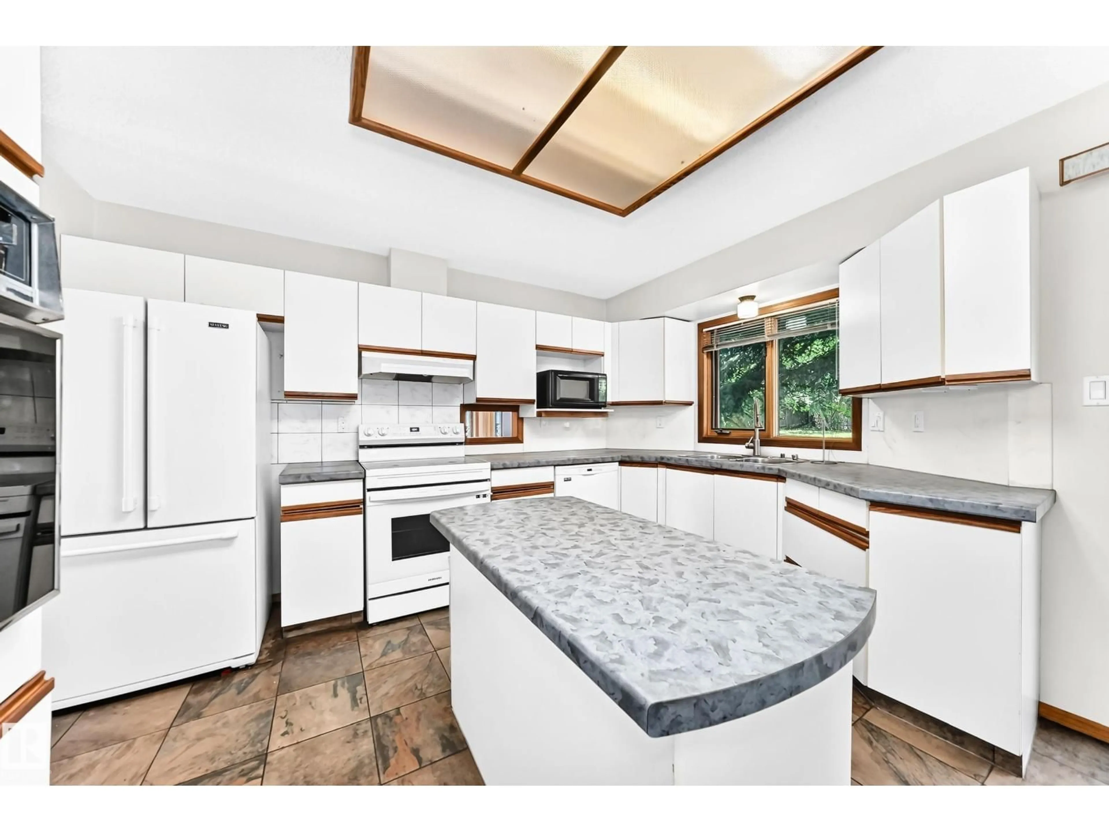 Open concept kitchen, ceramic/tile floor for 4208 RAMSAY RD, Edmonton Alberta T6H5R2