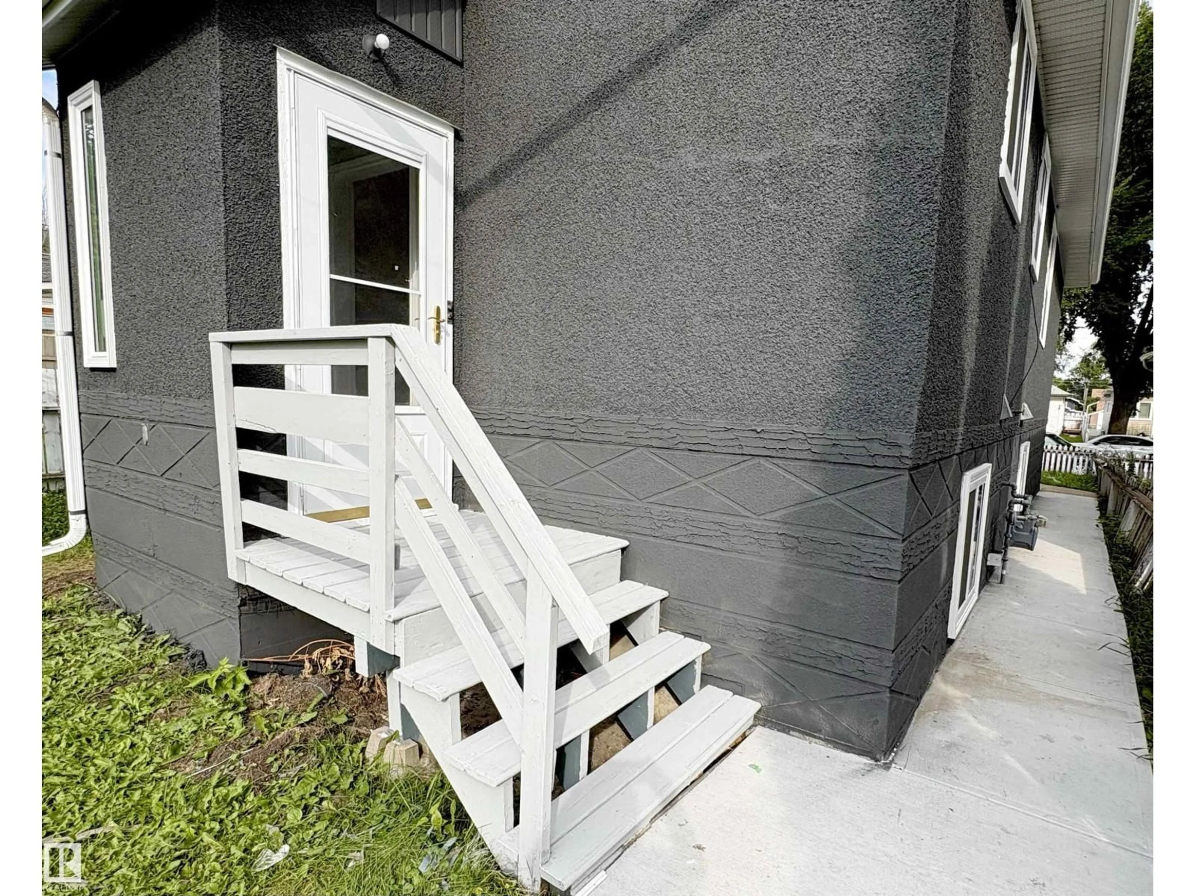 Stairs for NW - 12764 118 ST, Edmonton Alberta T5E5K8
