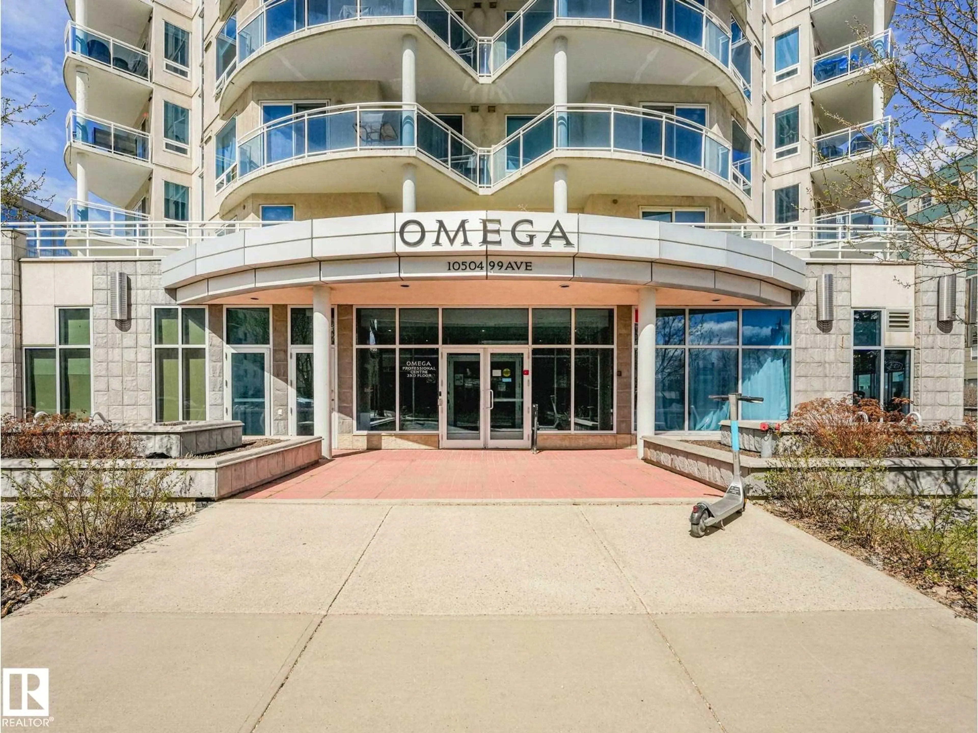 Indoor foyer for #305 - 10504 99 AV, Edmonton Alberta T5K1B2