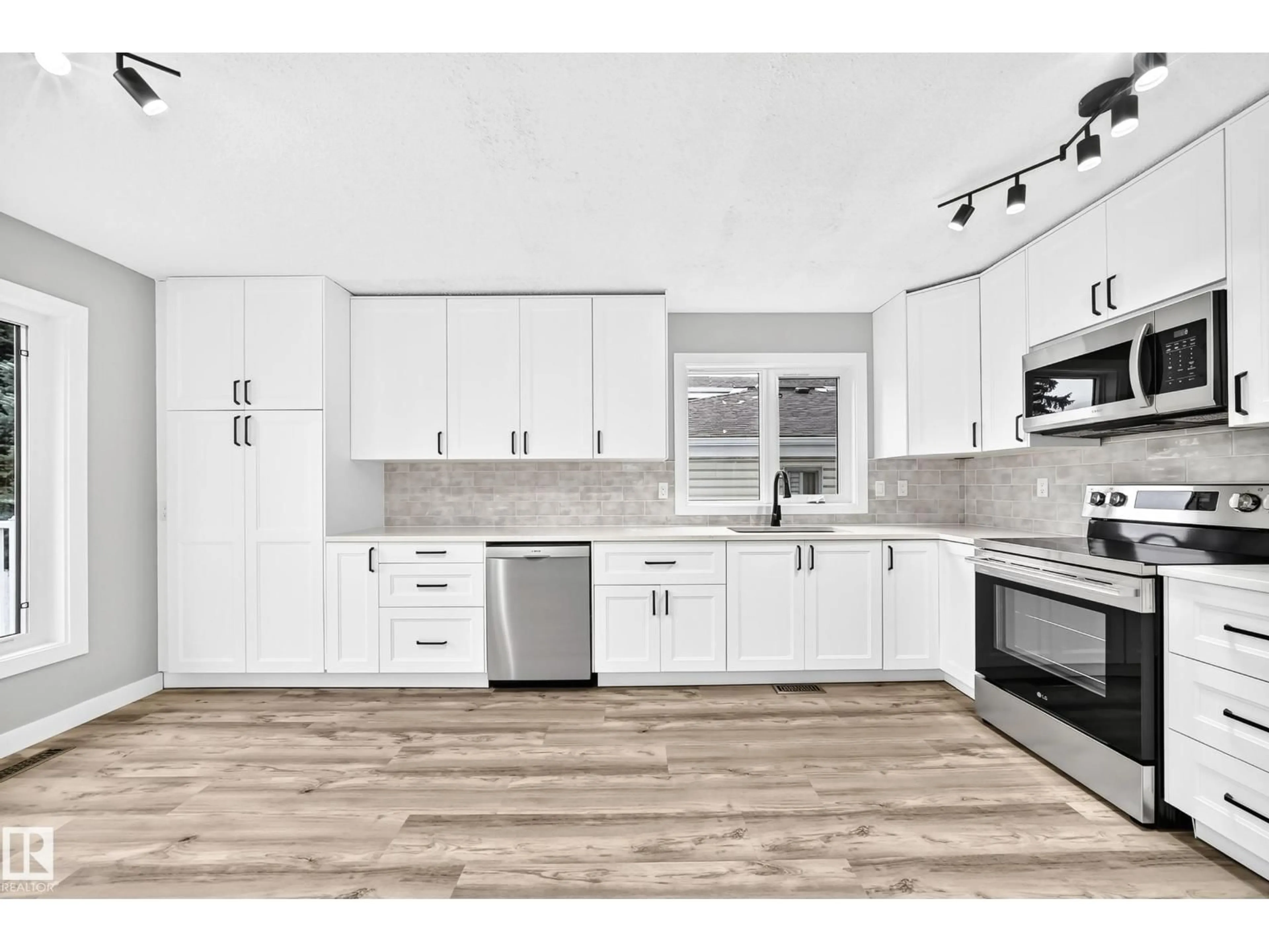 Open concept kitchen, unknown for 26 GREENRIDGE DR, Sherwood Park Alberta T8A5G3