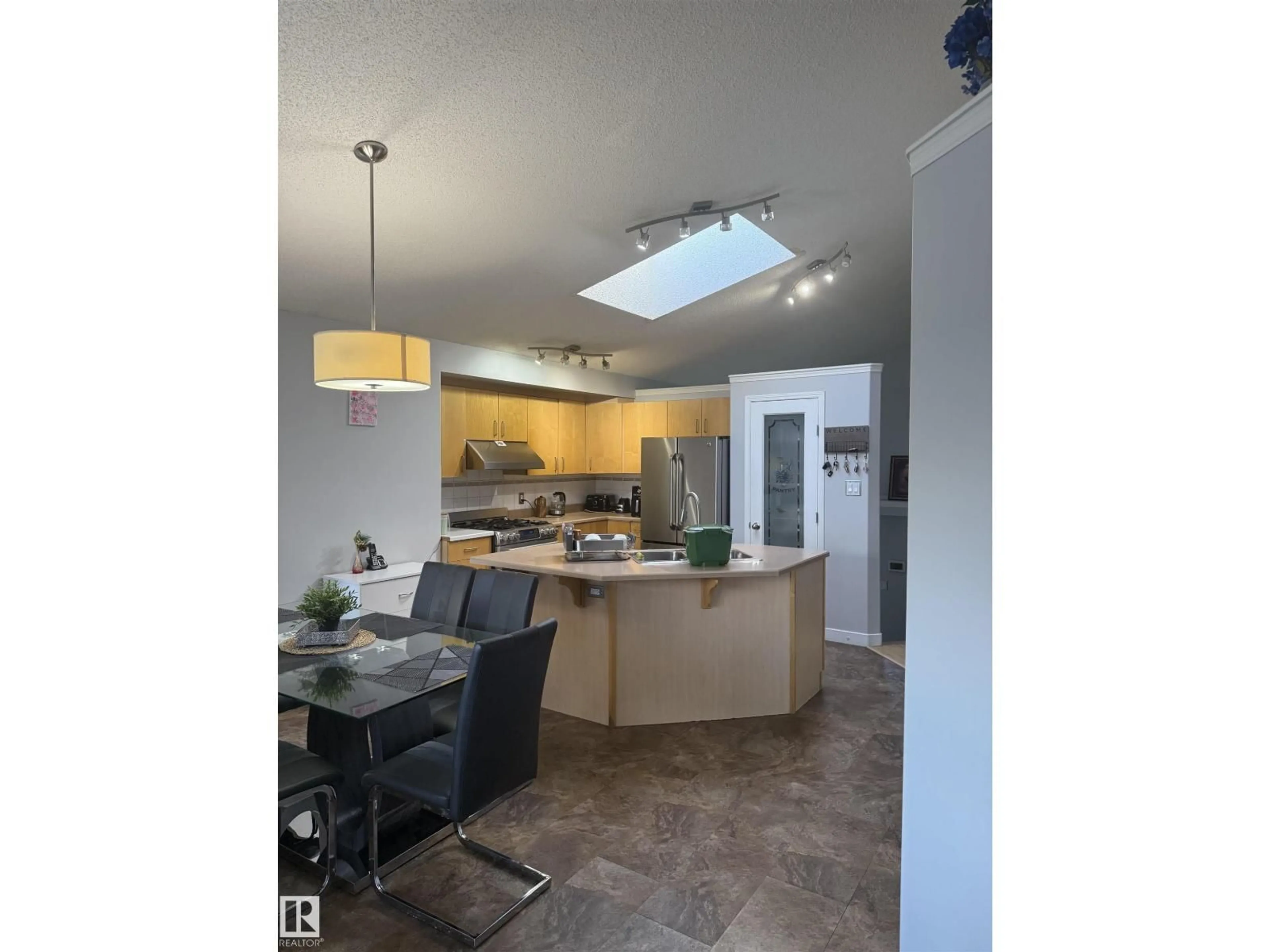 Open concept kitchen, unknown for 124 WARD CRESCENT, Edmonton Alberta T6T1M6
