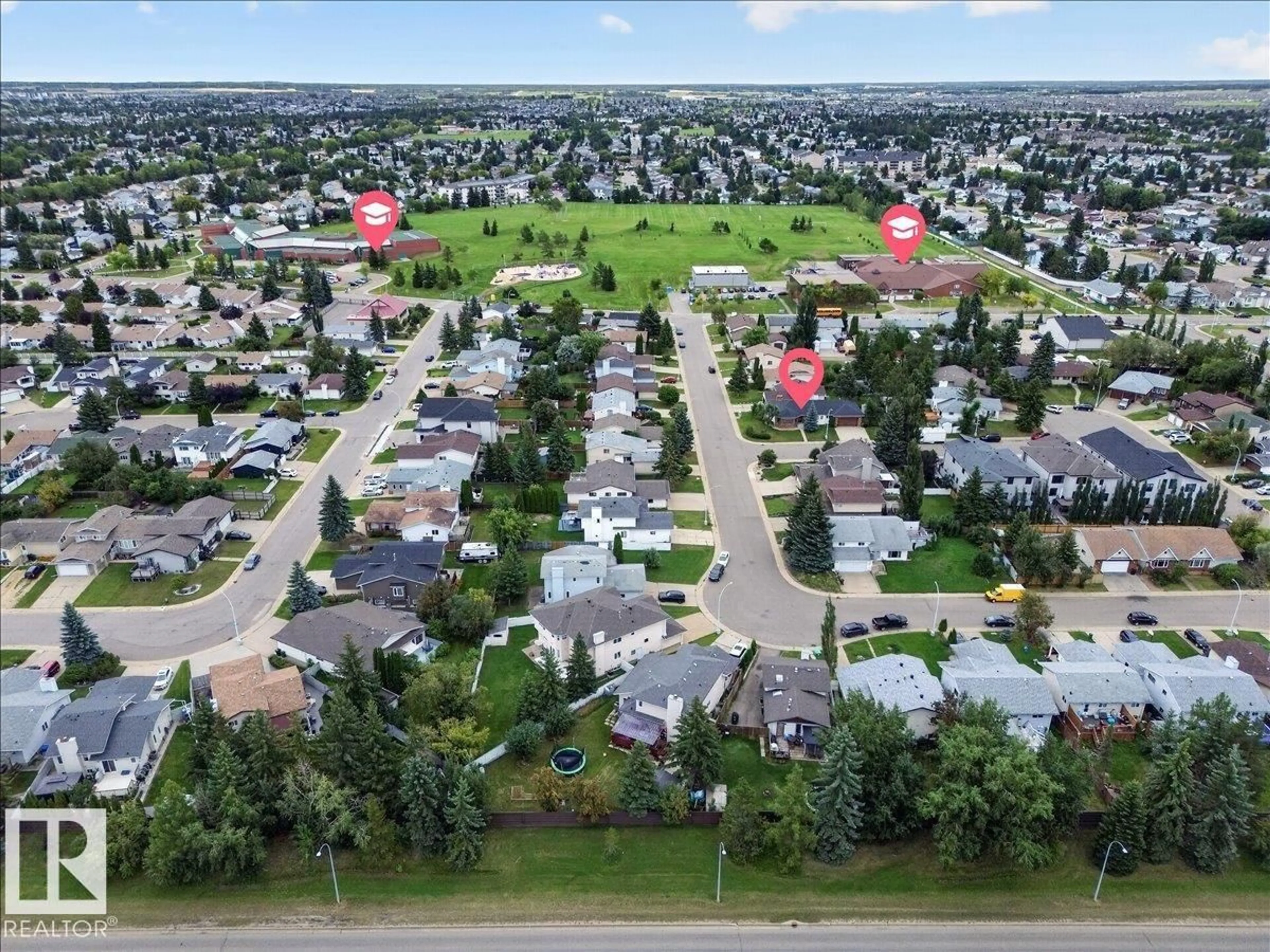 A pic from outside/outdoor area/front of a property/back of a property/a pic from drone, street for 2907 49 ST, Edmonton Alberta T6L6B7
