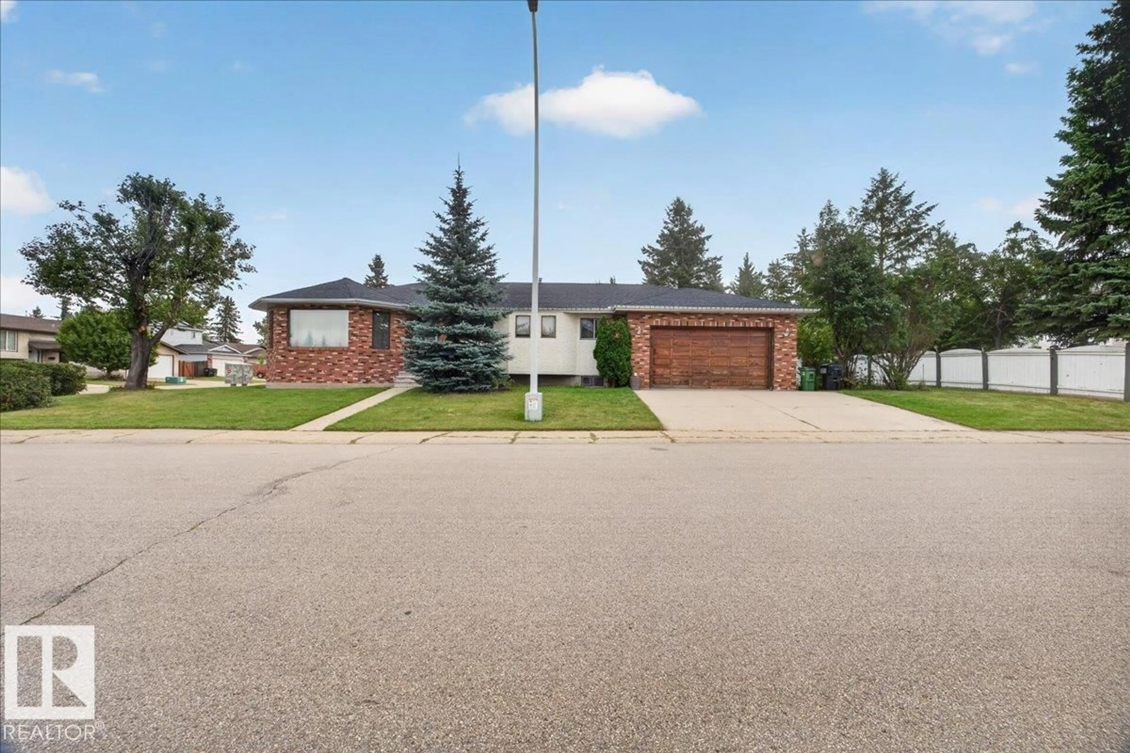 Unknown for 2907 49 ST, Edmonton Alberta T6L6B7