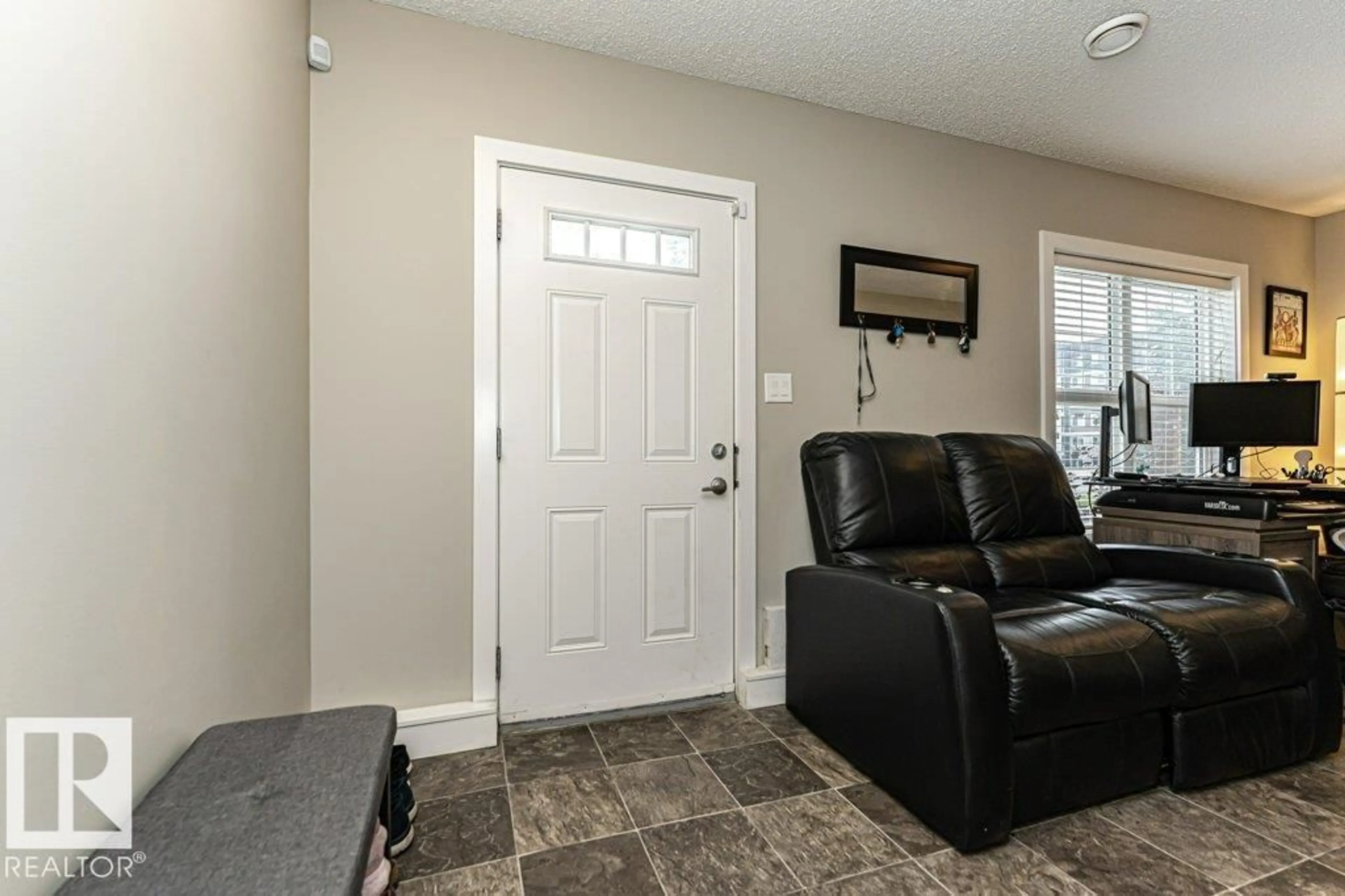 Indoor entryway for 30 - 2803 JAMES MOWATT TR, Edmonton Alberta T6W2P5