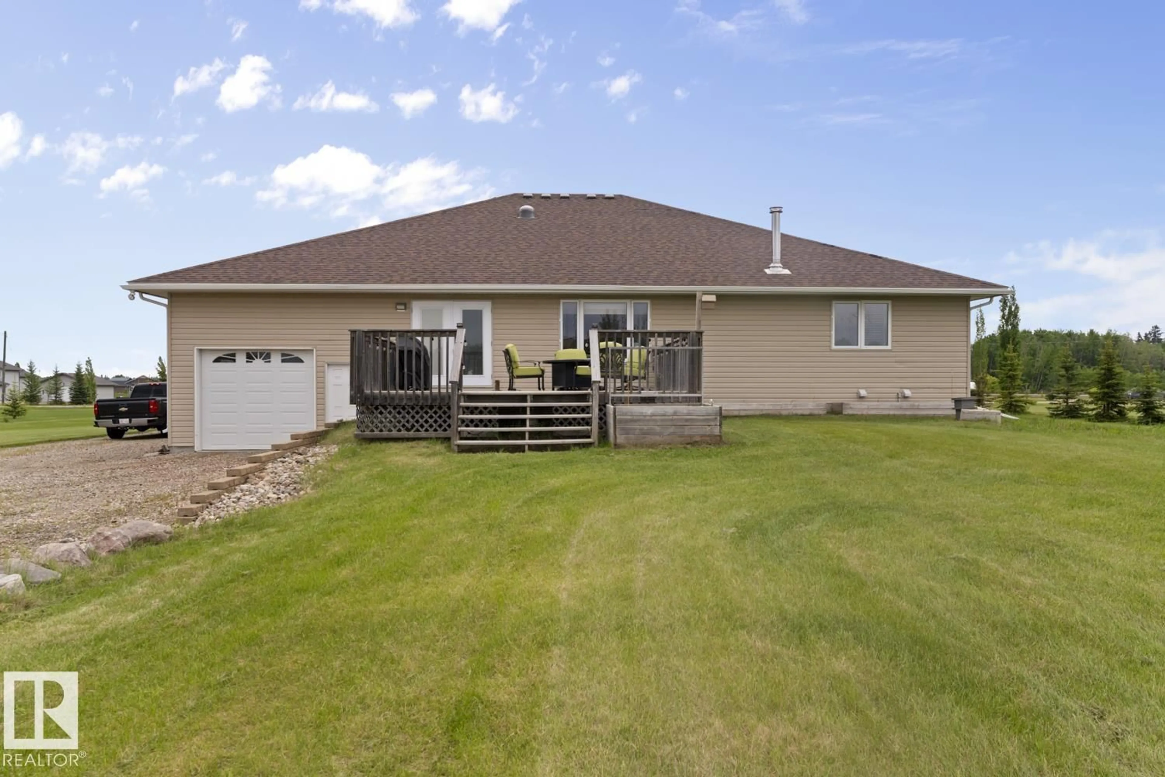 Home with vinyl exterior material, water/lake/river/ocean view for 4 42310 TOWNSHIP ROAD 632, Rural Bonnyville M.D. Alberta T9M1P1